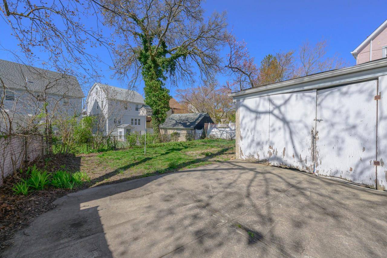 Saint Albans, NY 11412,193-21 109 RD