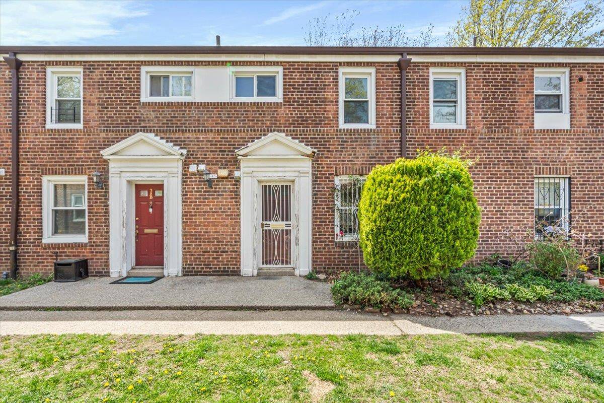 Jamaica, NY 11435,147-43 Village RD #38C
