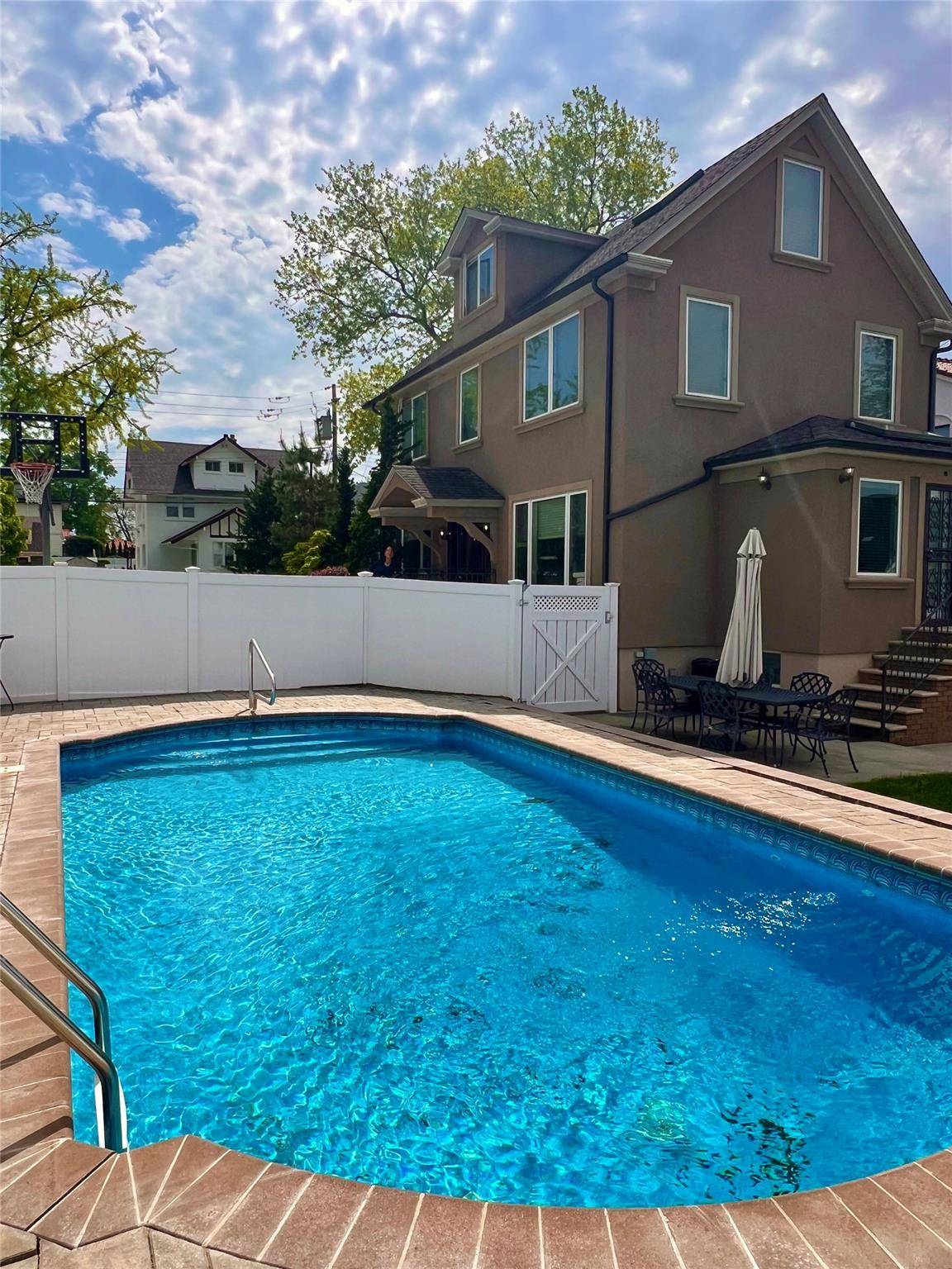 Beechhurst, NY 11357,9-10 157th ST