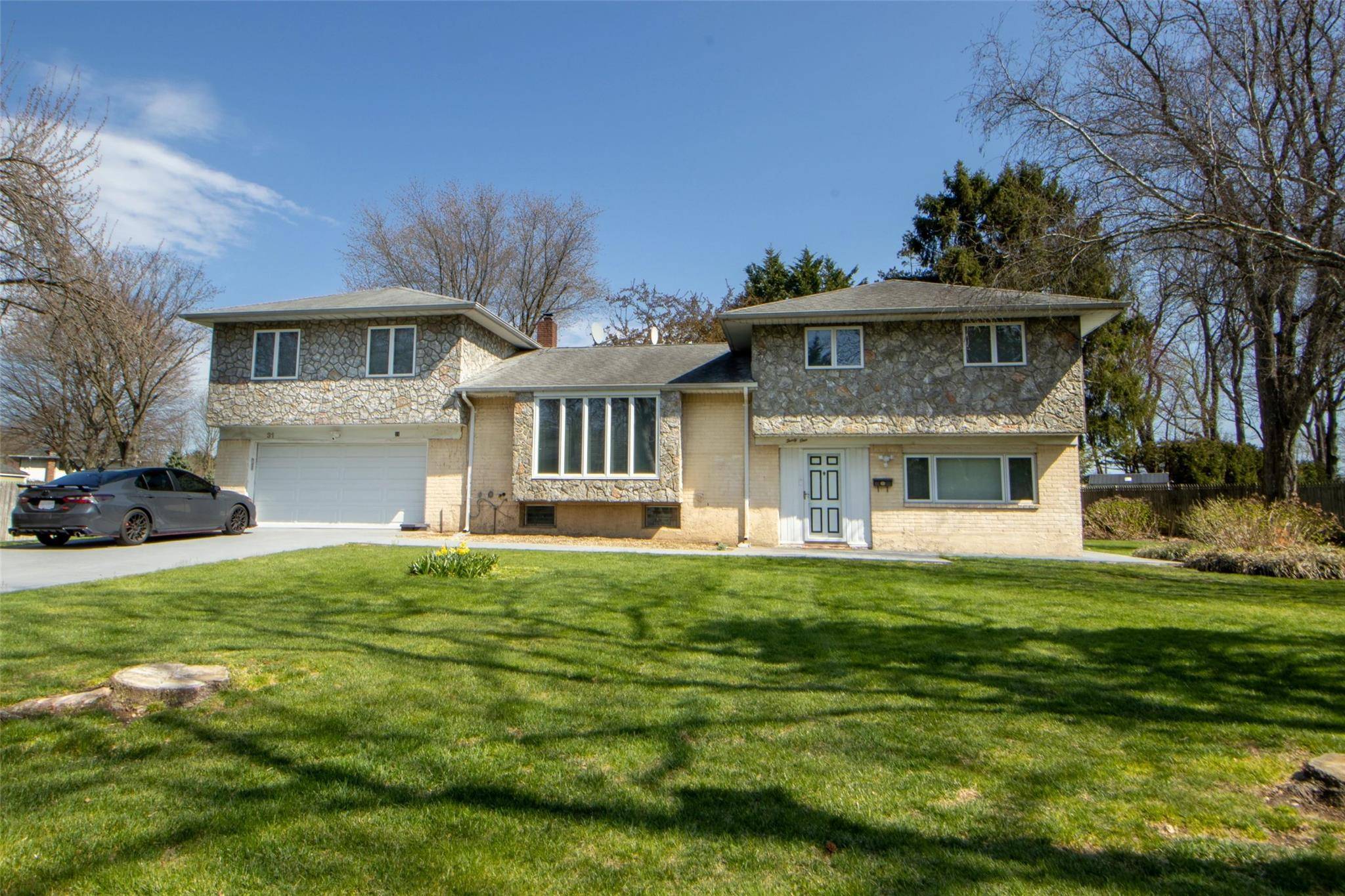 East Northport, NY 11731,31 Cherrywood DR