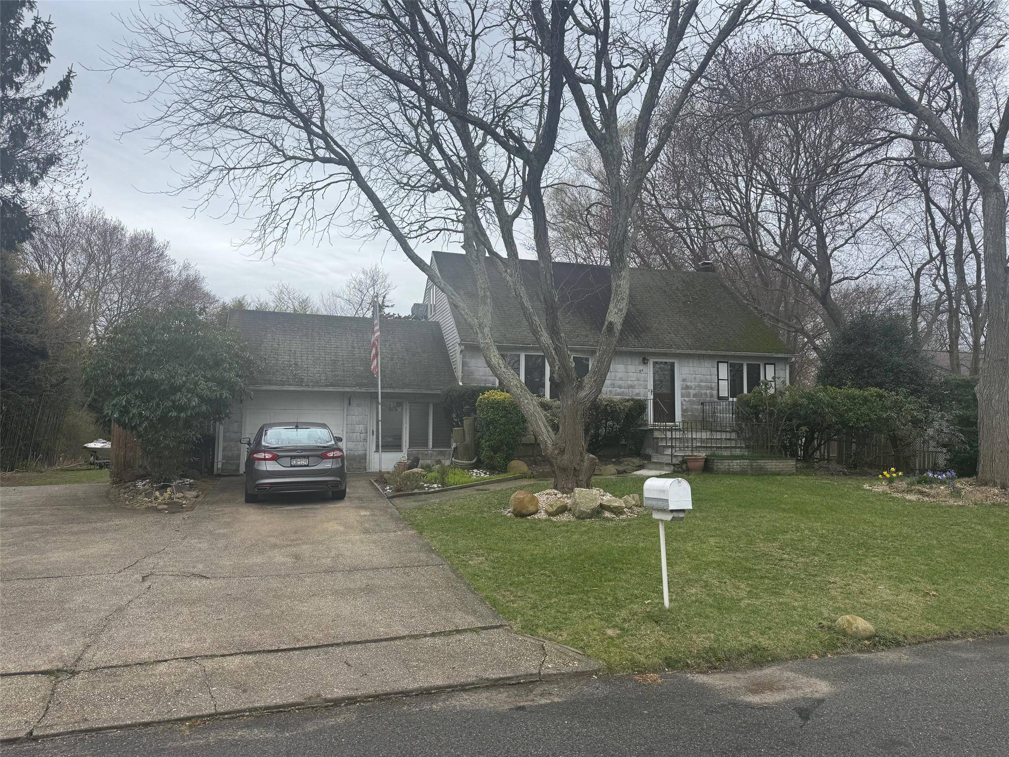 Islip, NY 11751,90 Birch ST