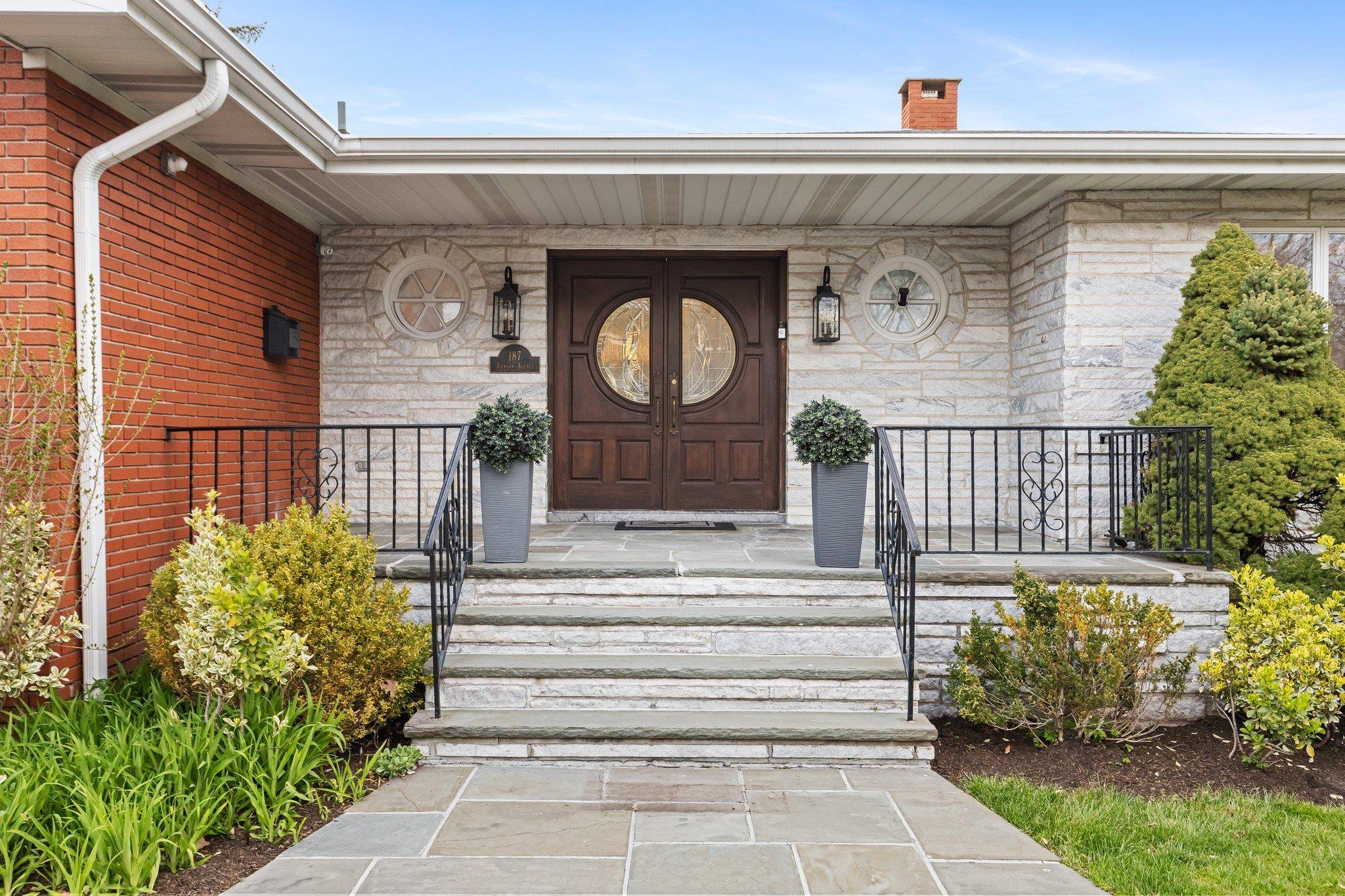 Pelham, NY 10803,187 Jackson AVE