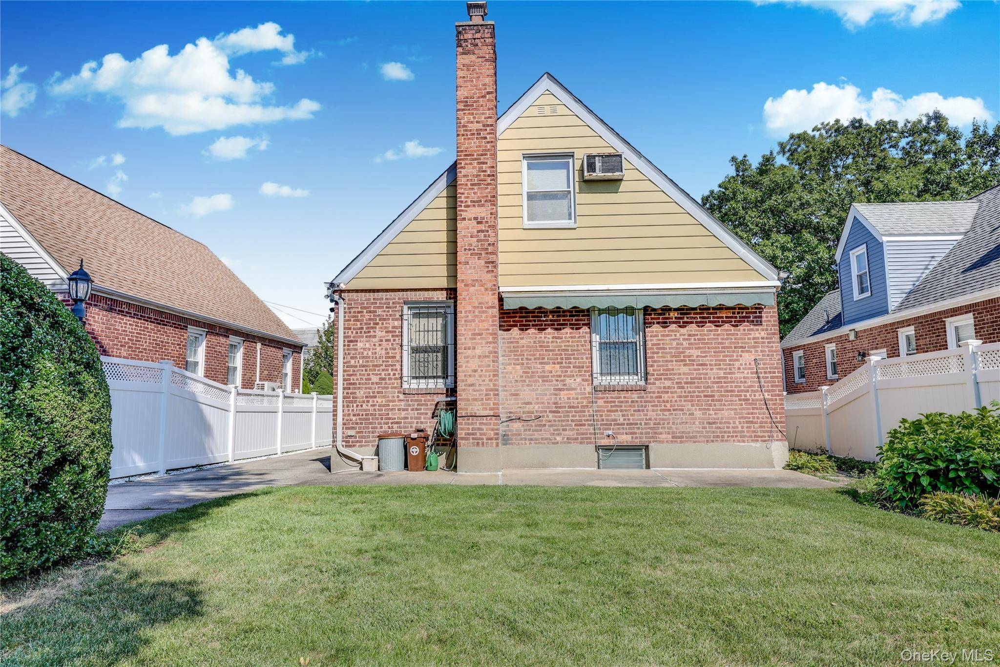 Floral Park, NY 11001,8436 259th ST