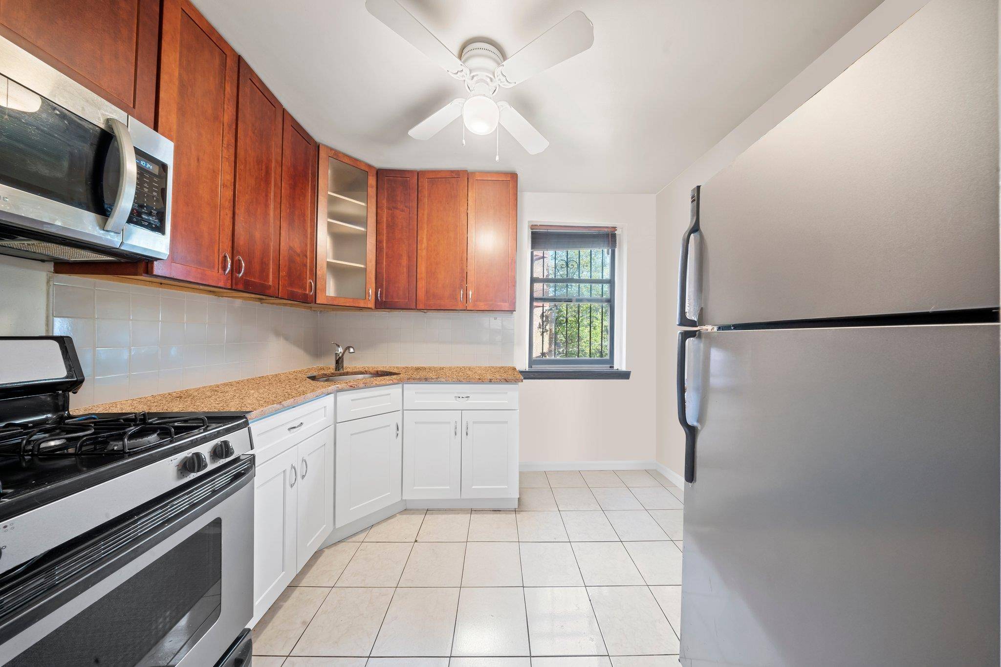 Briarwood, NY 11435,139-05 85th Drive #1A