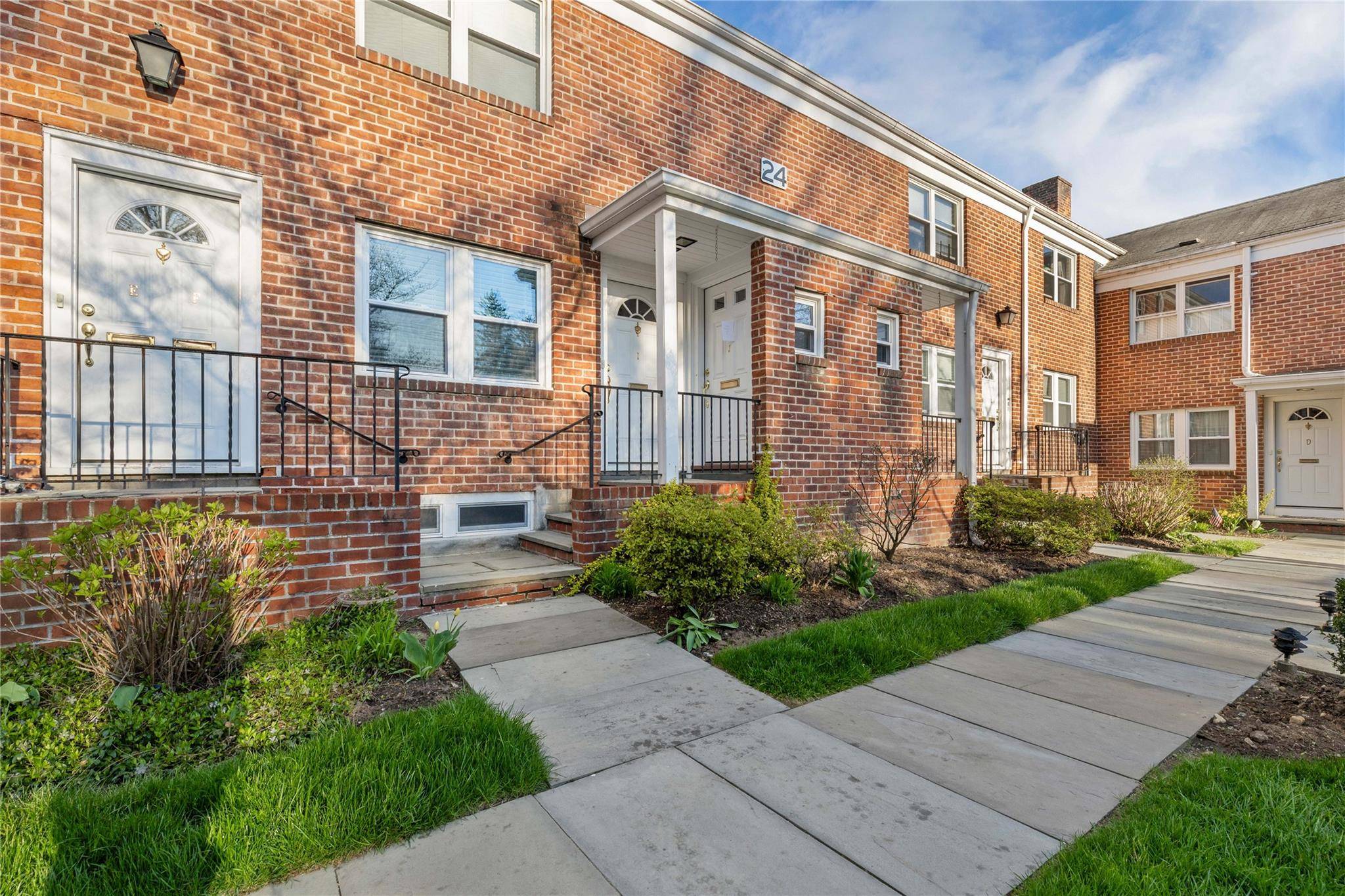 Rye, NY 10580,24 Wappanocca AVE #I