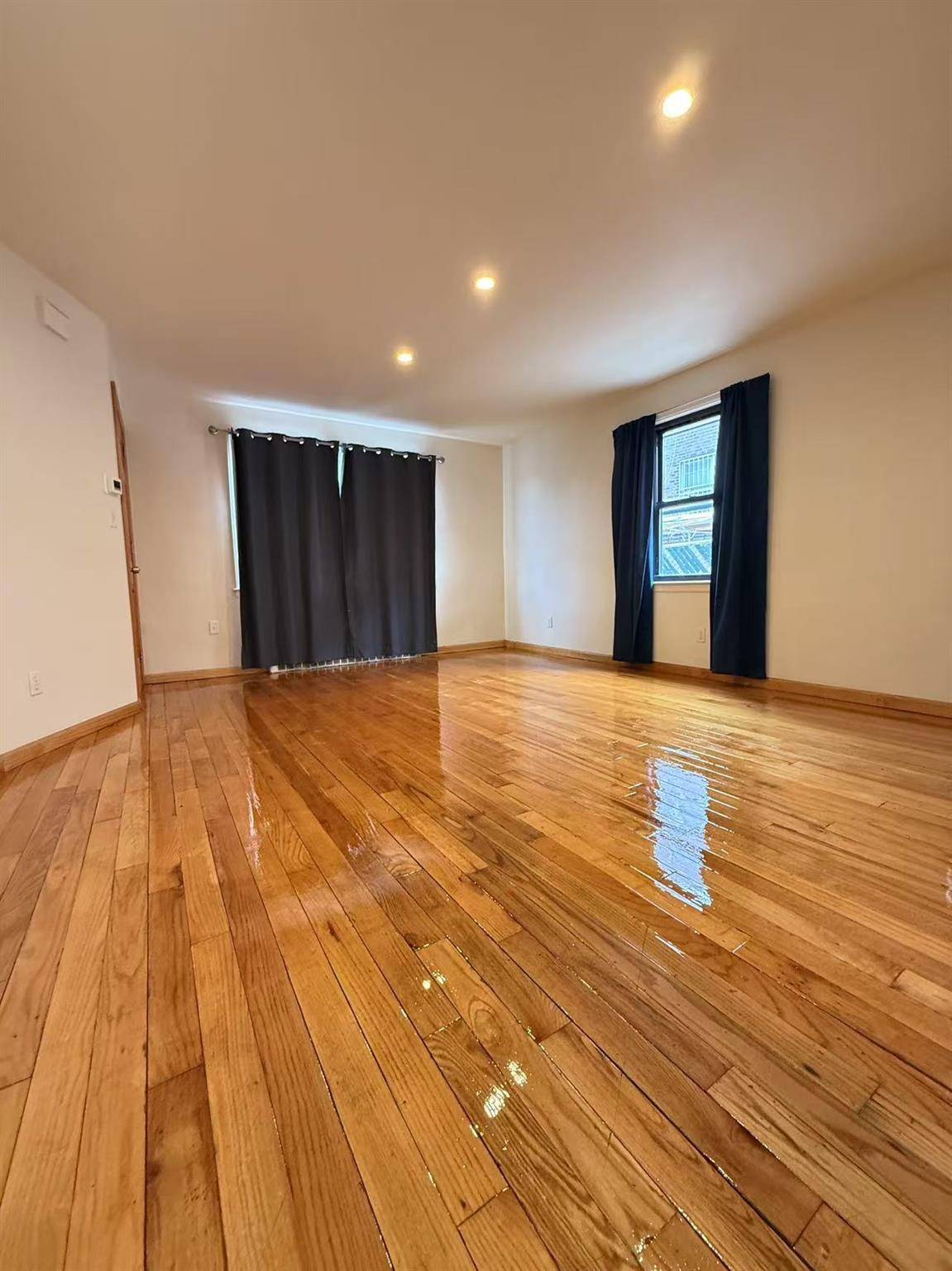 Flushing, NY 11367,61-44 150 ST #1F