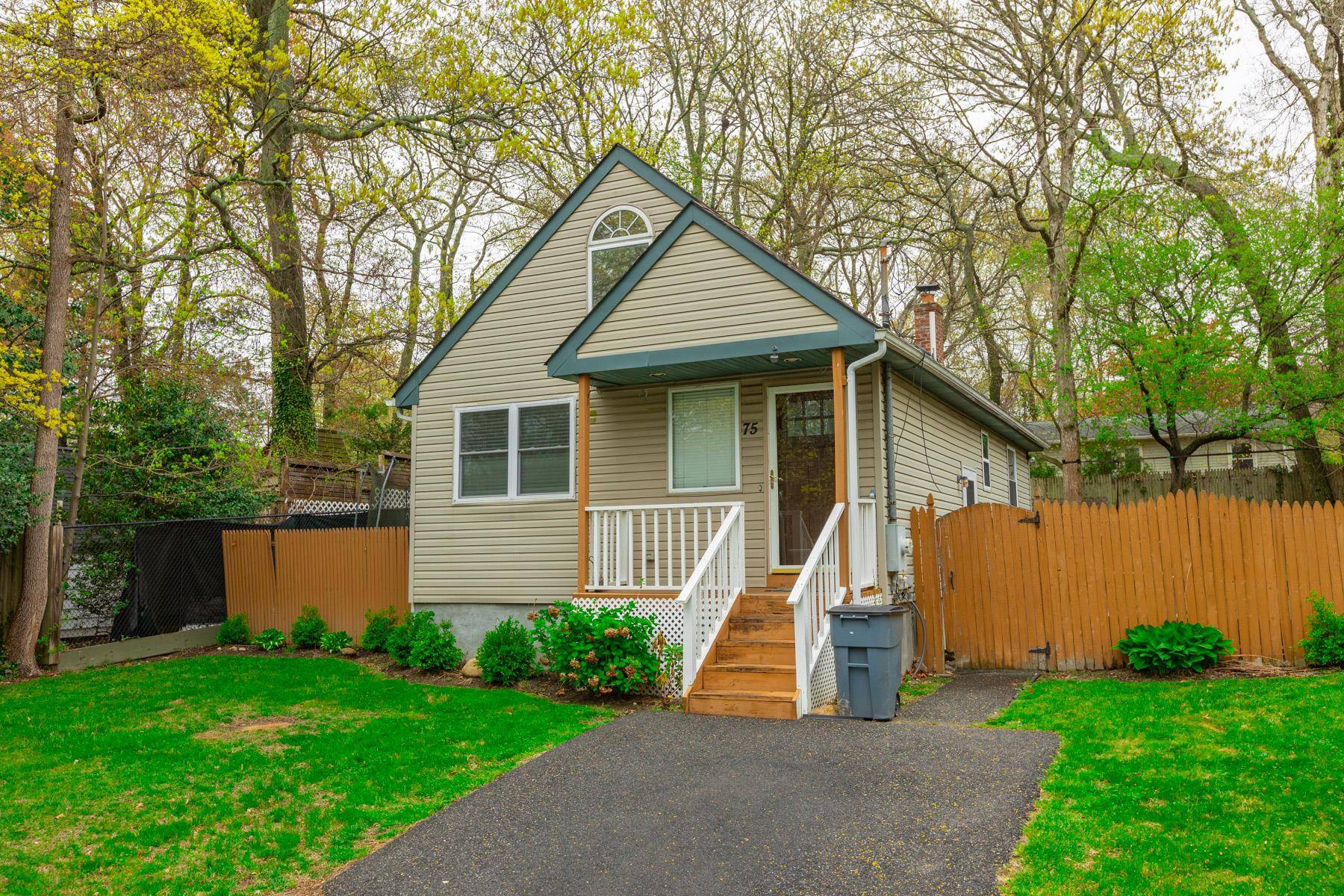 Rocky Point, NY 11778,75 Palm RD