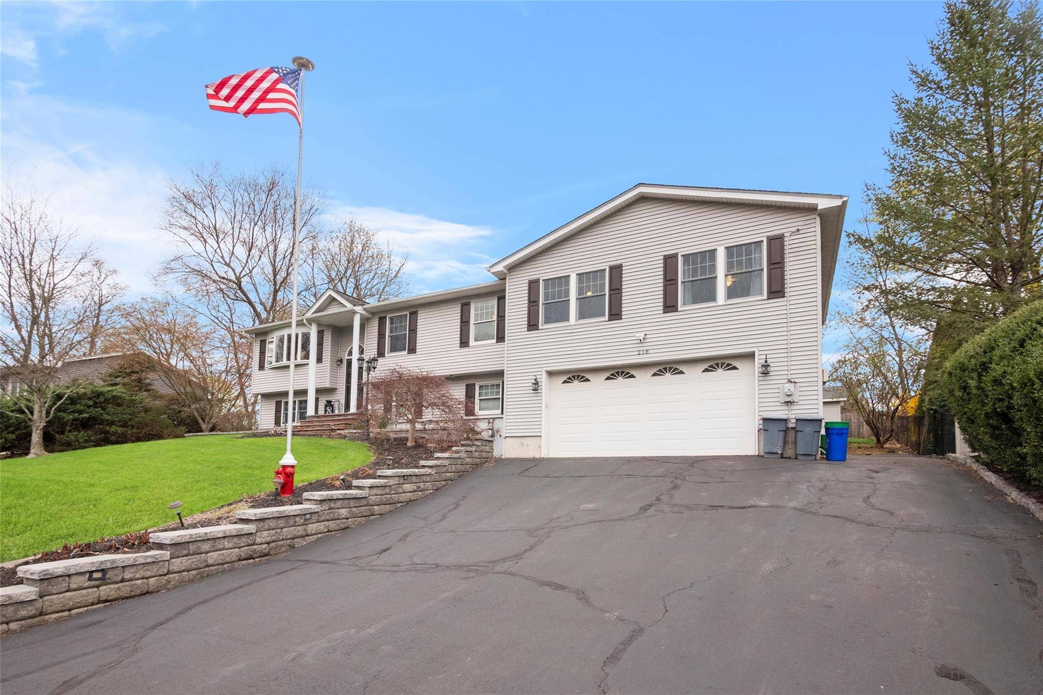Tappan, NY 10983,218 Newport AVE