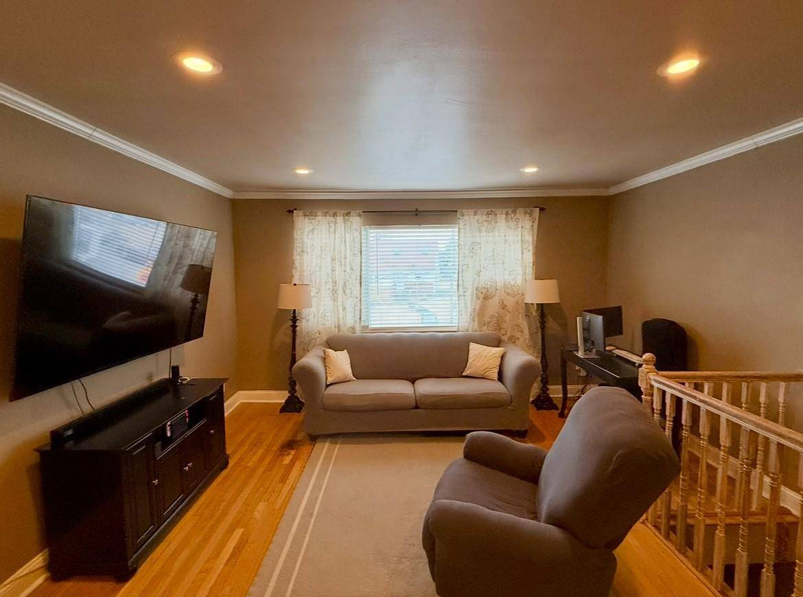 Hollis, NY 11423,198-46 Pompeii AVE #2