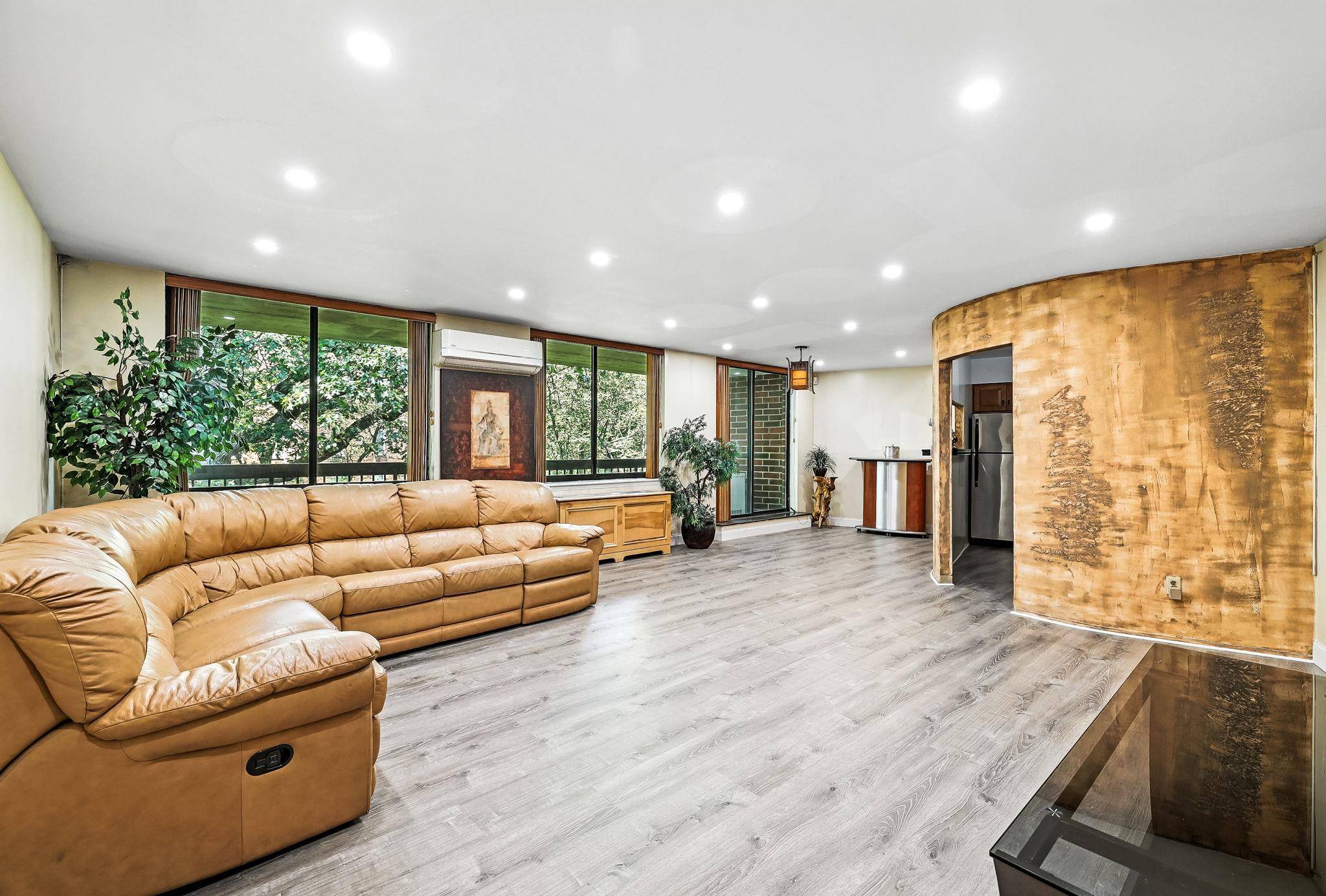Bronxville, NY 10708,1374 Midland AVE #PH9