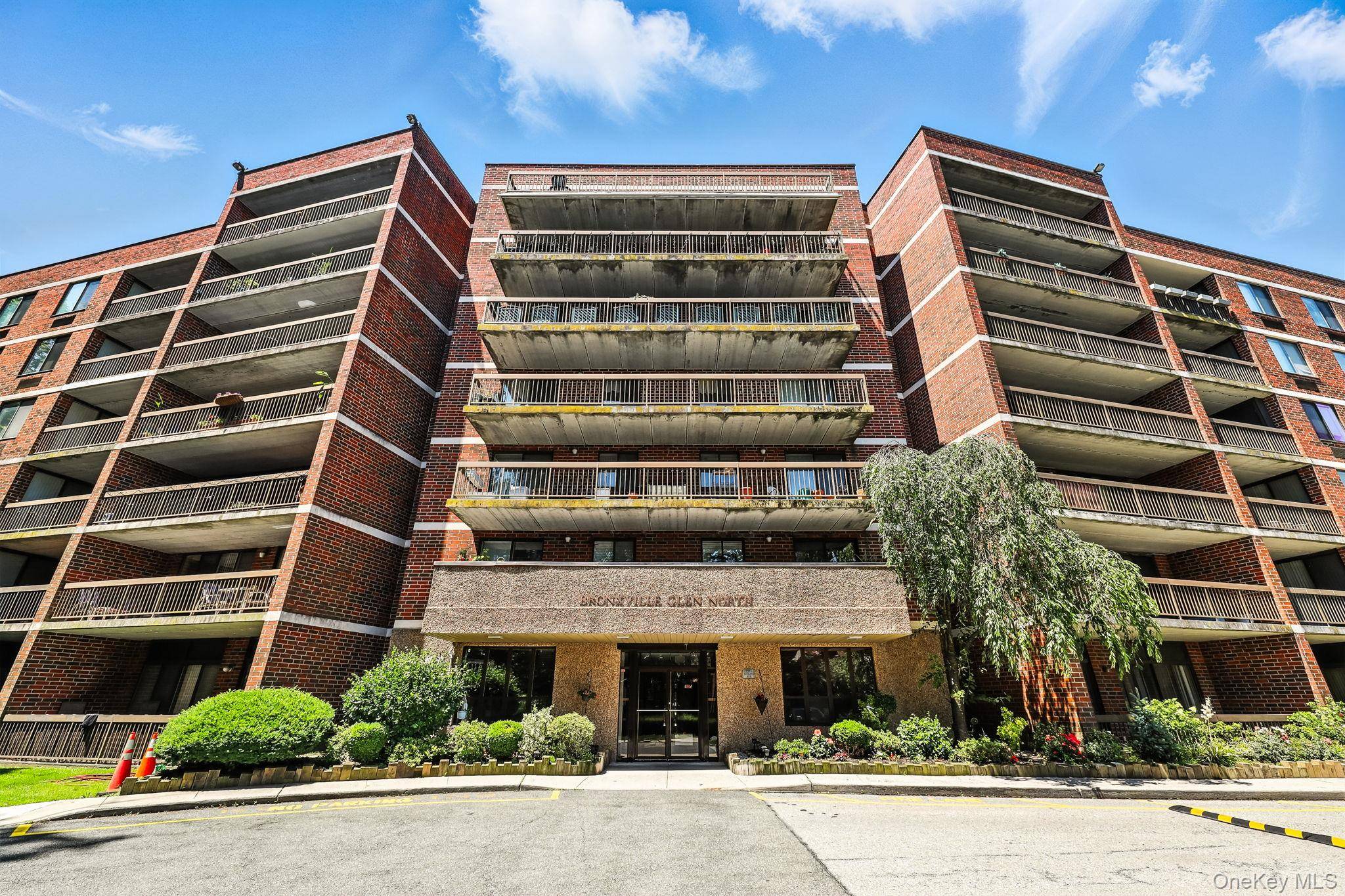 Bronxville, NY 10708,1374 Midland AVE #PH9