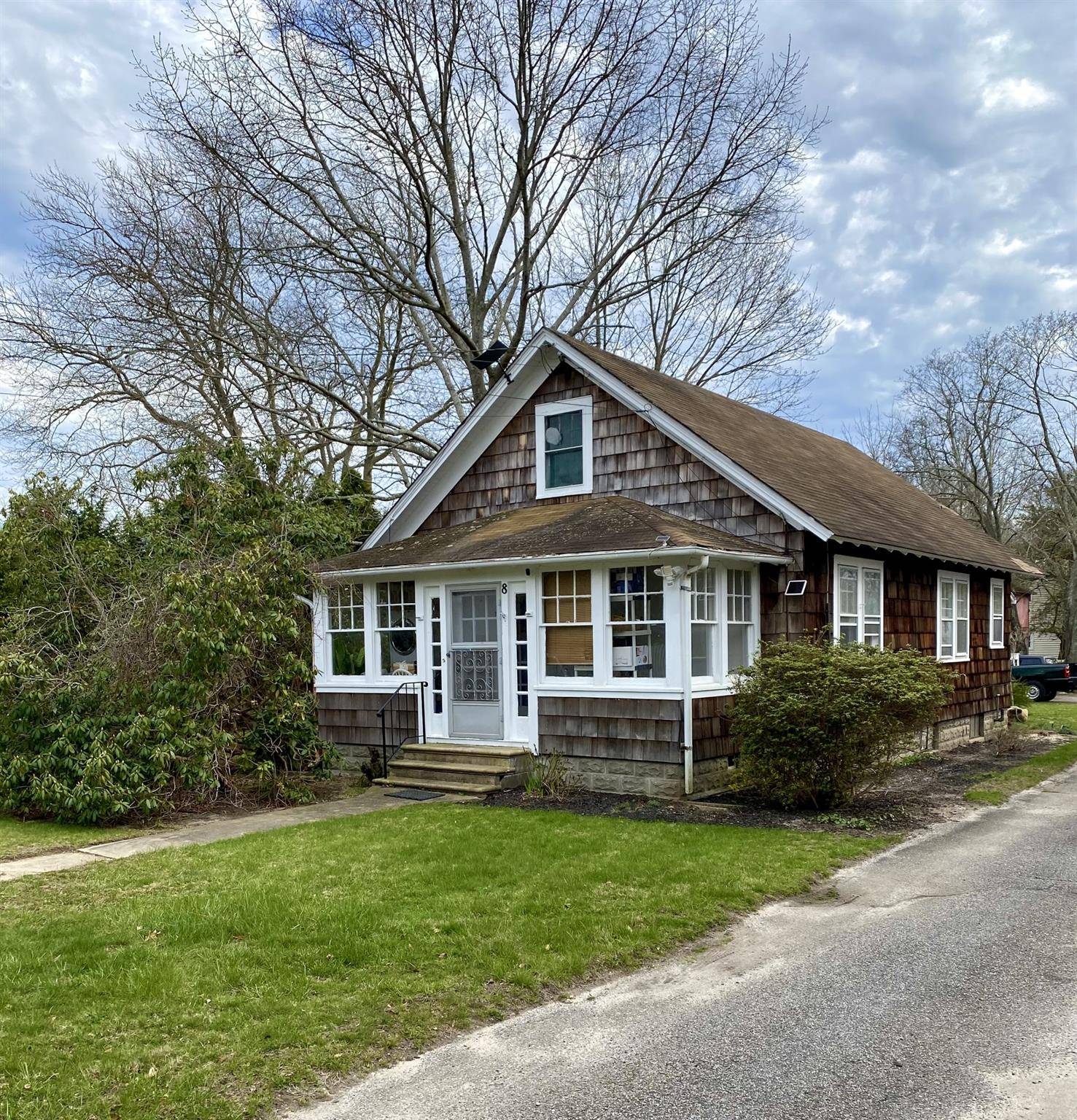 East Quogue, NY 11942,8 Walker AVE