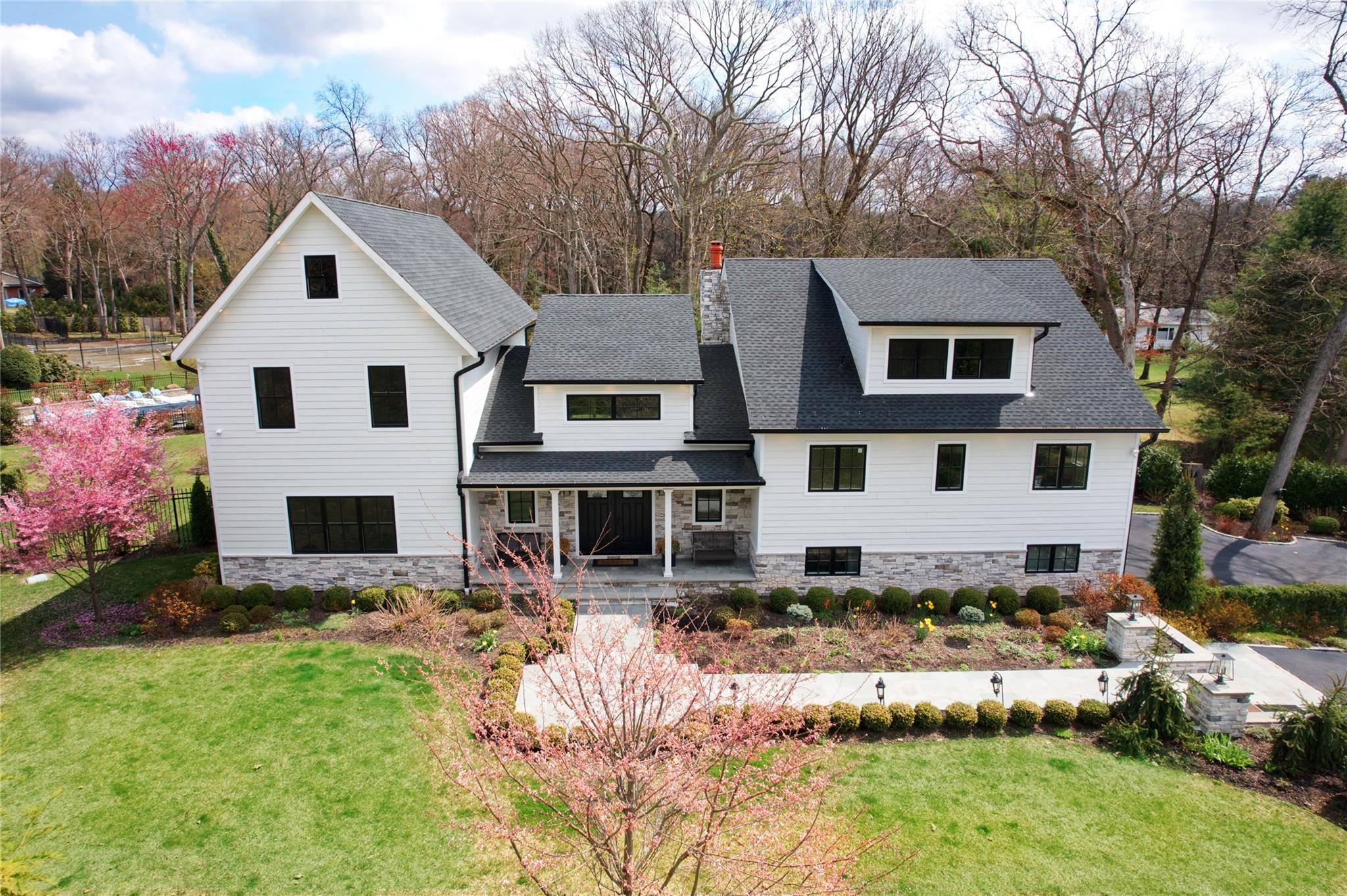 Old Westbury, NY 11568,72 Wheatley RD