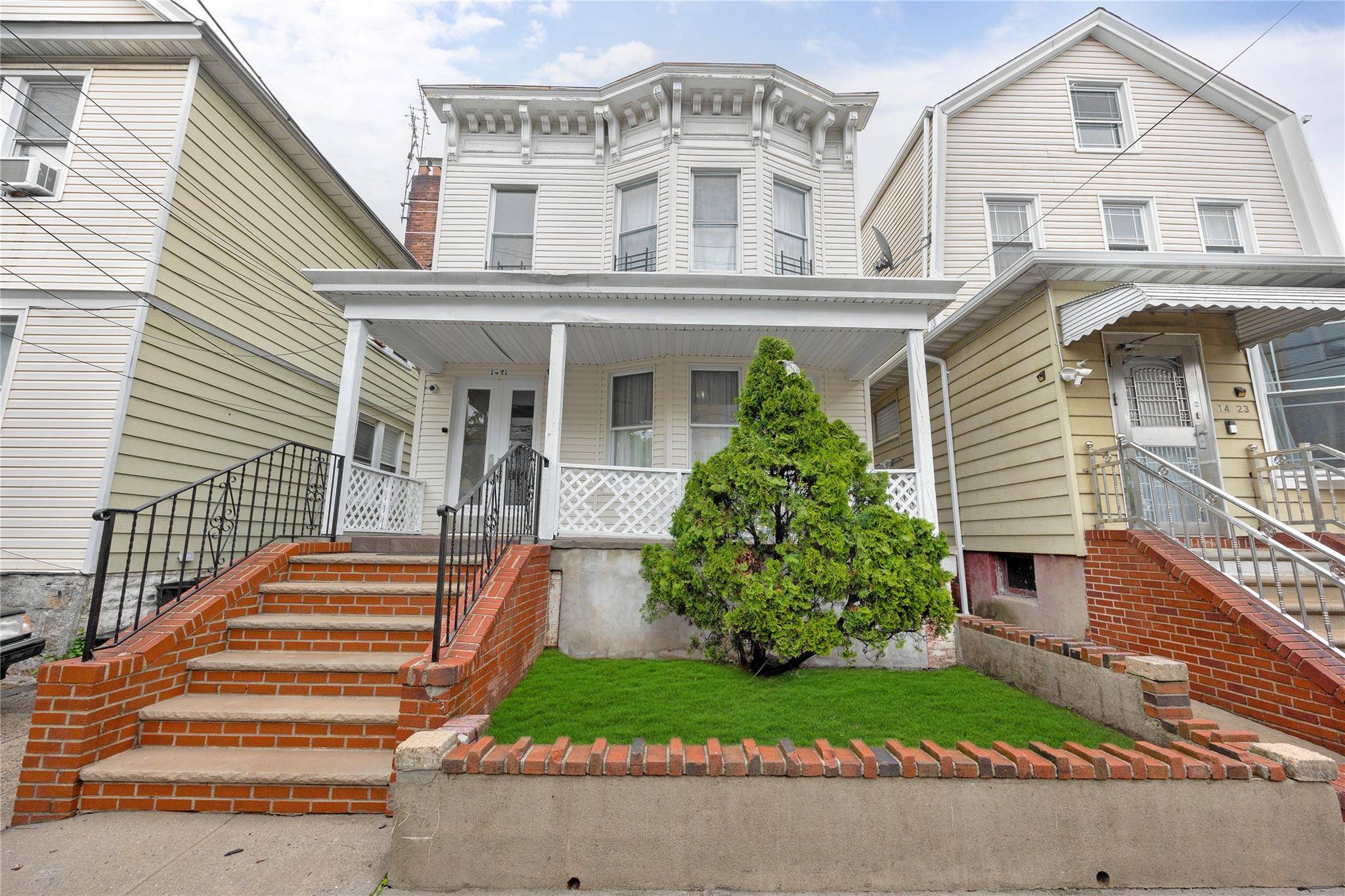 College Point, NY 11356,14-21 114th ST