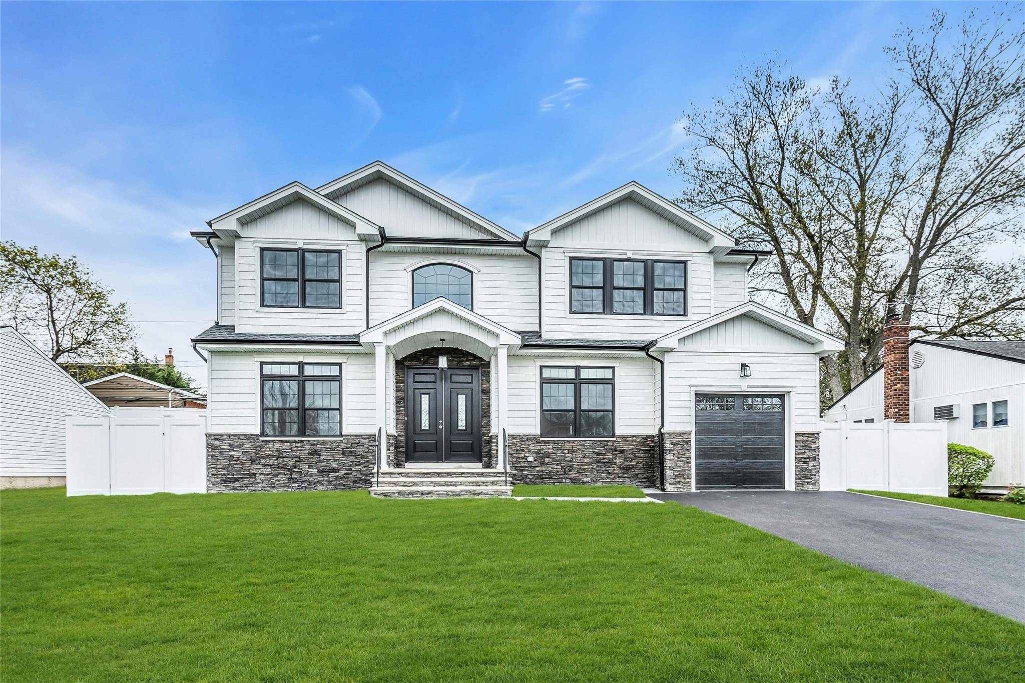 Plainview, NY 11803,14 Terry LN
