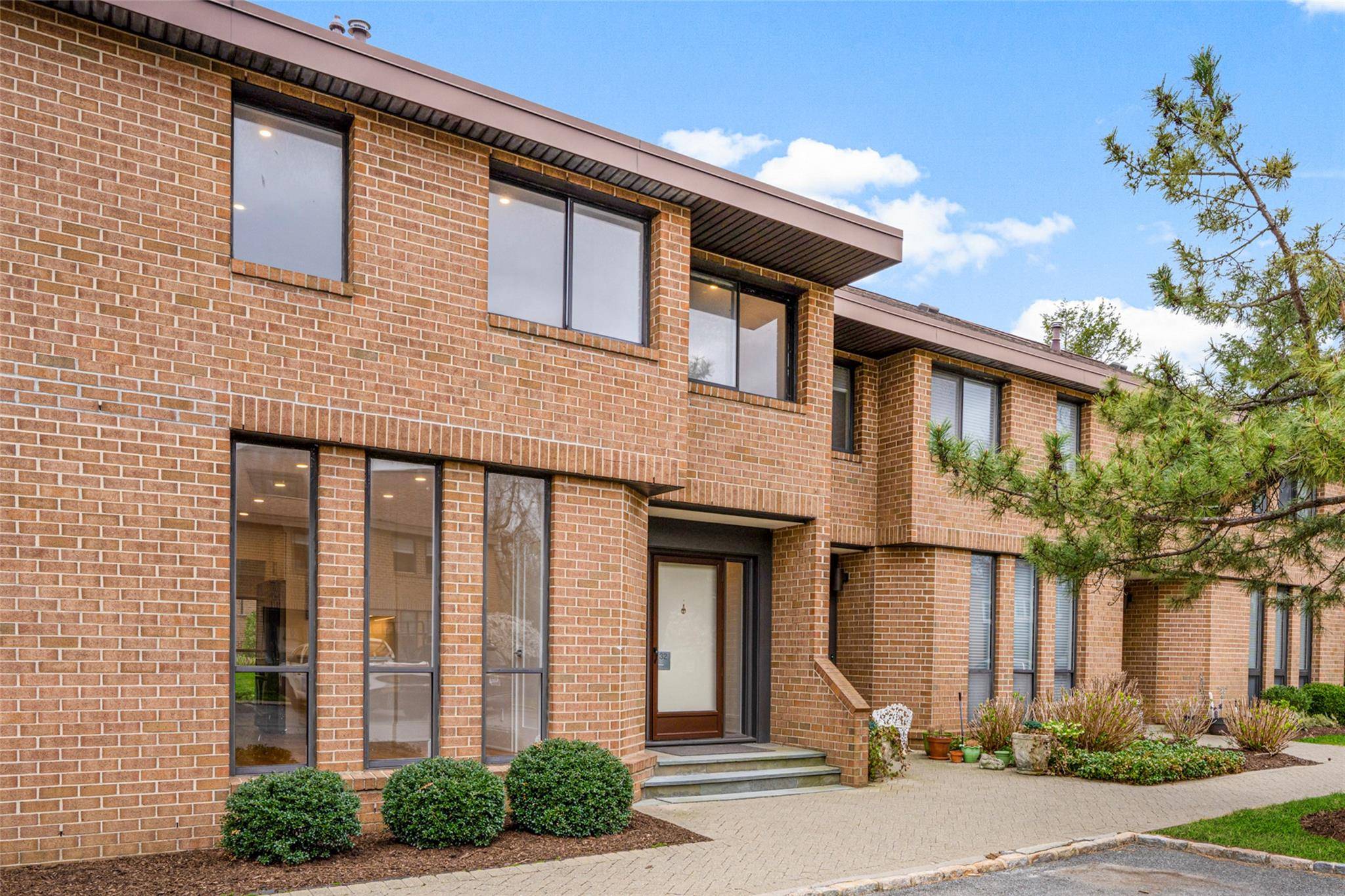 Rye, NY 10580,32 Waters Edge #32