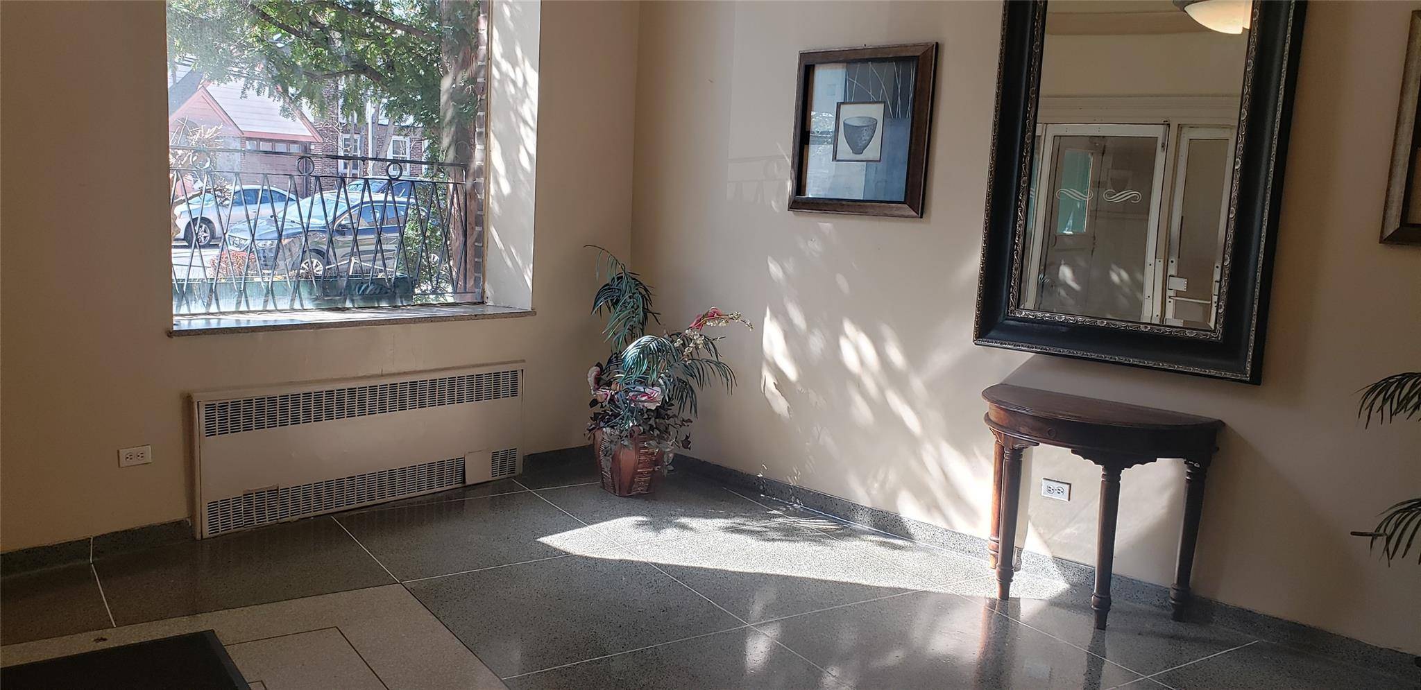 Briarwood, NY 11435,84-55 Daniels ST #3B