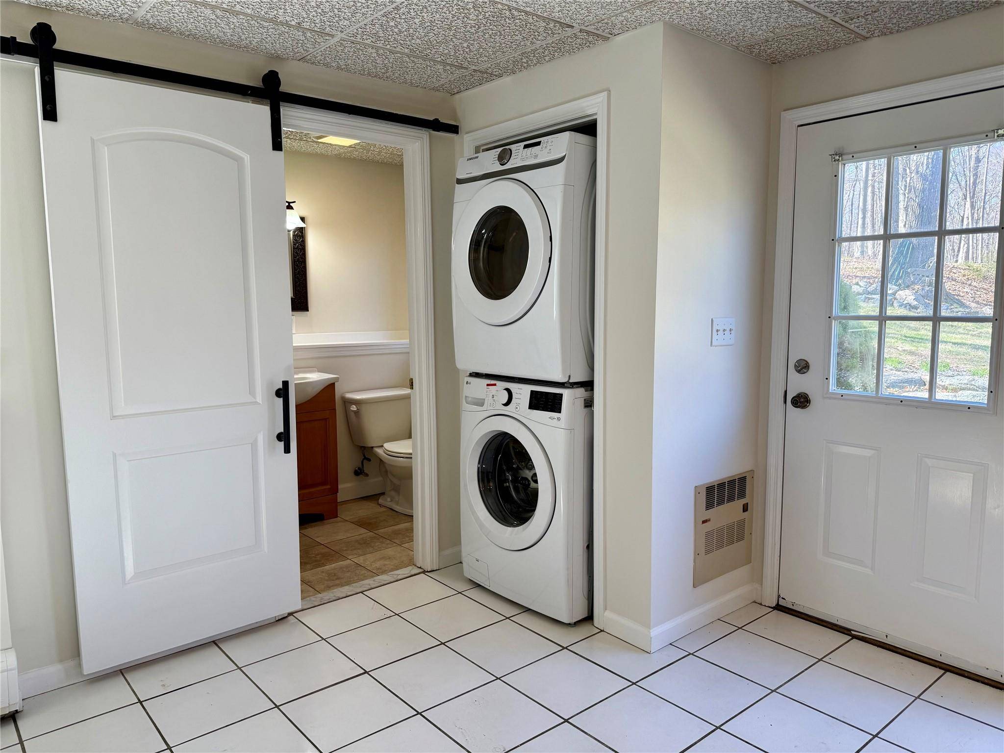 Thornwood, NY 10594,25 Valley RD