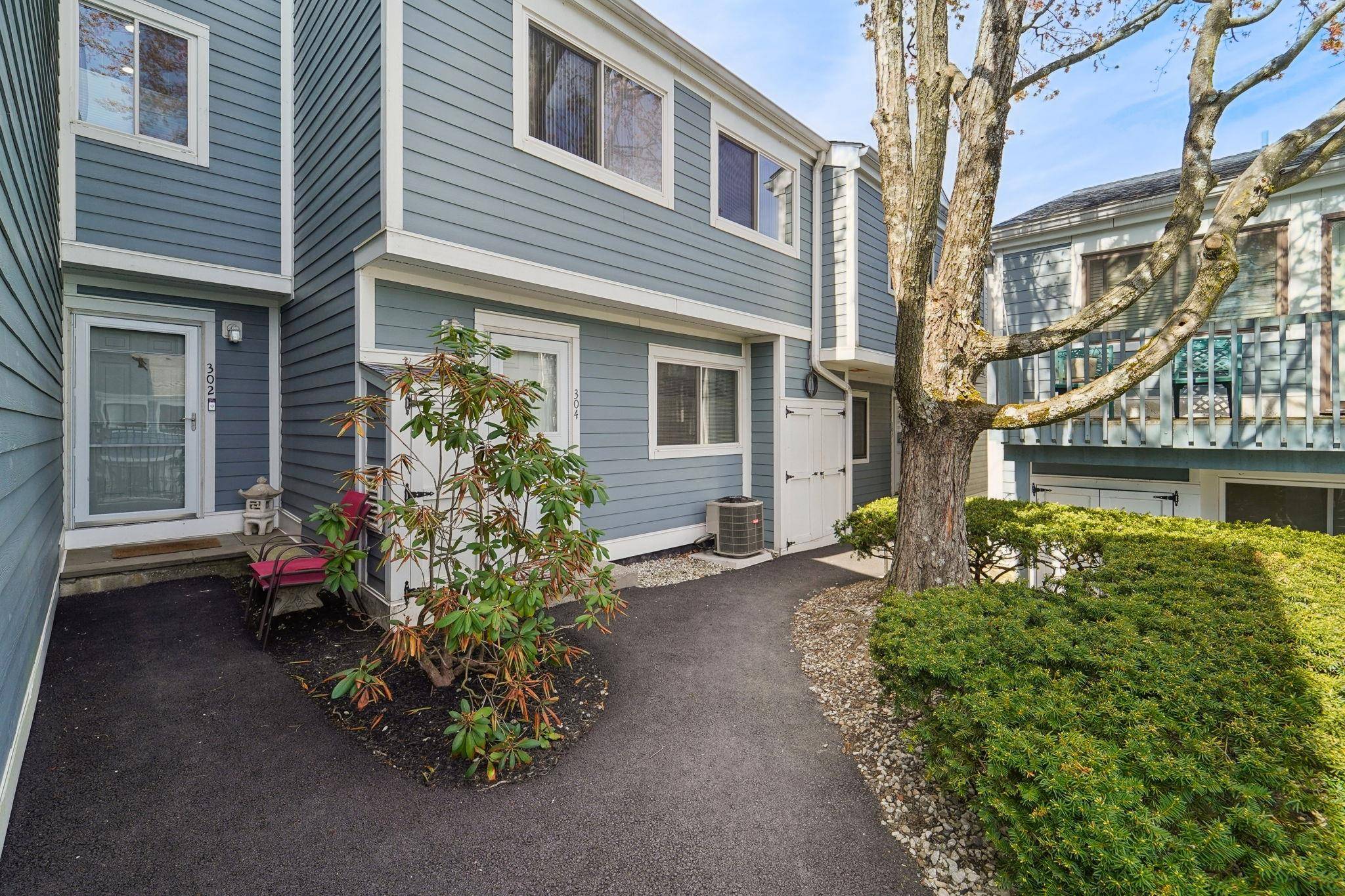 Mount Kisco, NY 10549,25 Barker ST #302