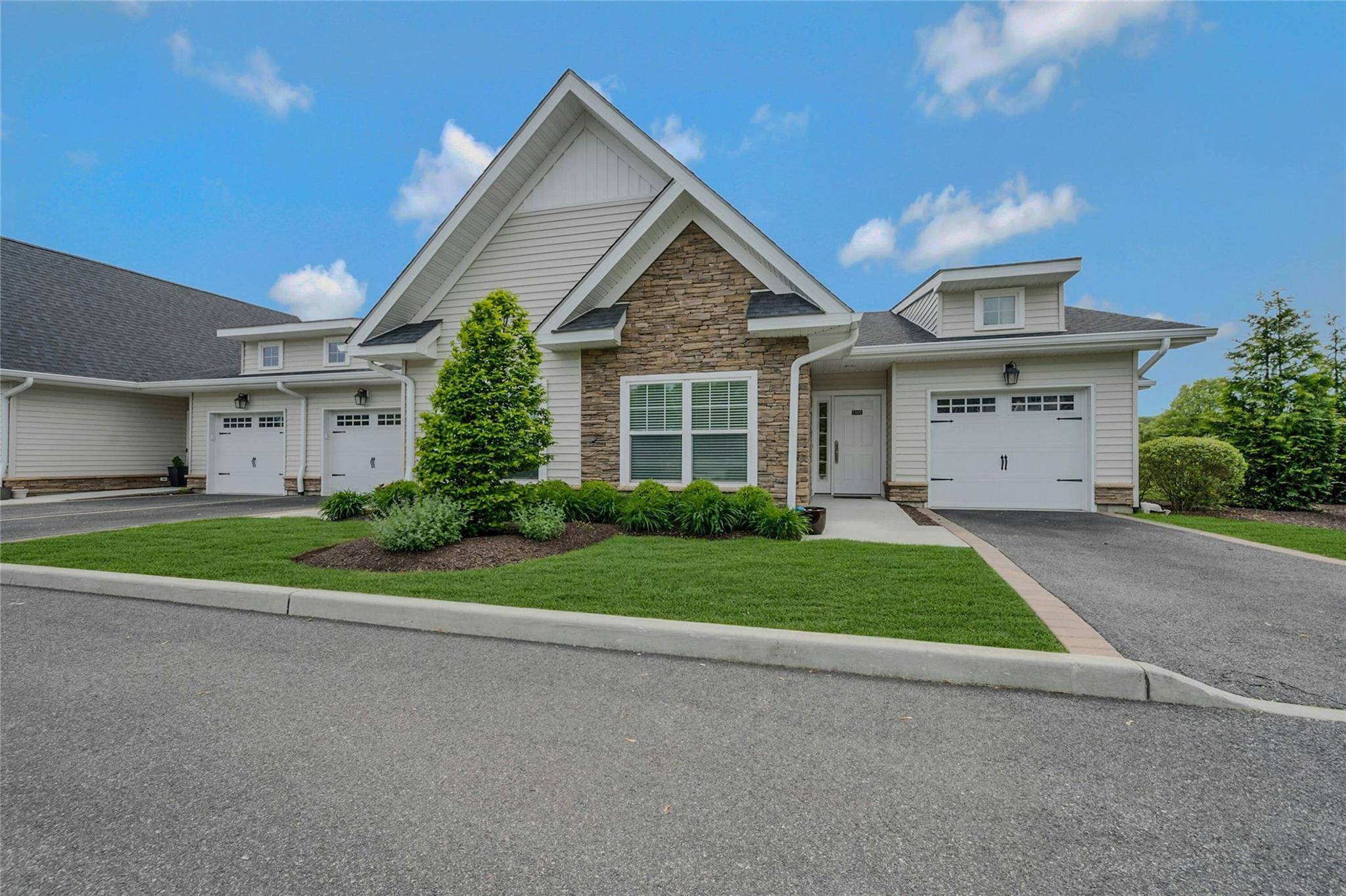 Baiting Hollow, NY 11933,2300 Fox Hill DR #1101