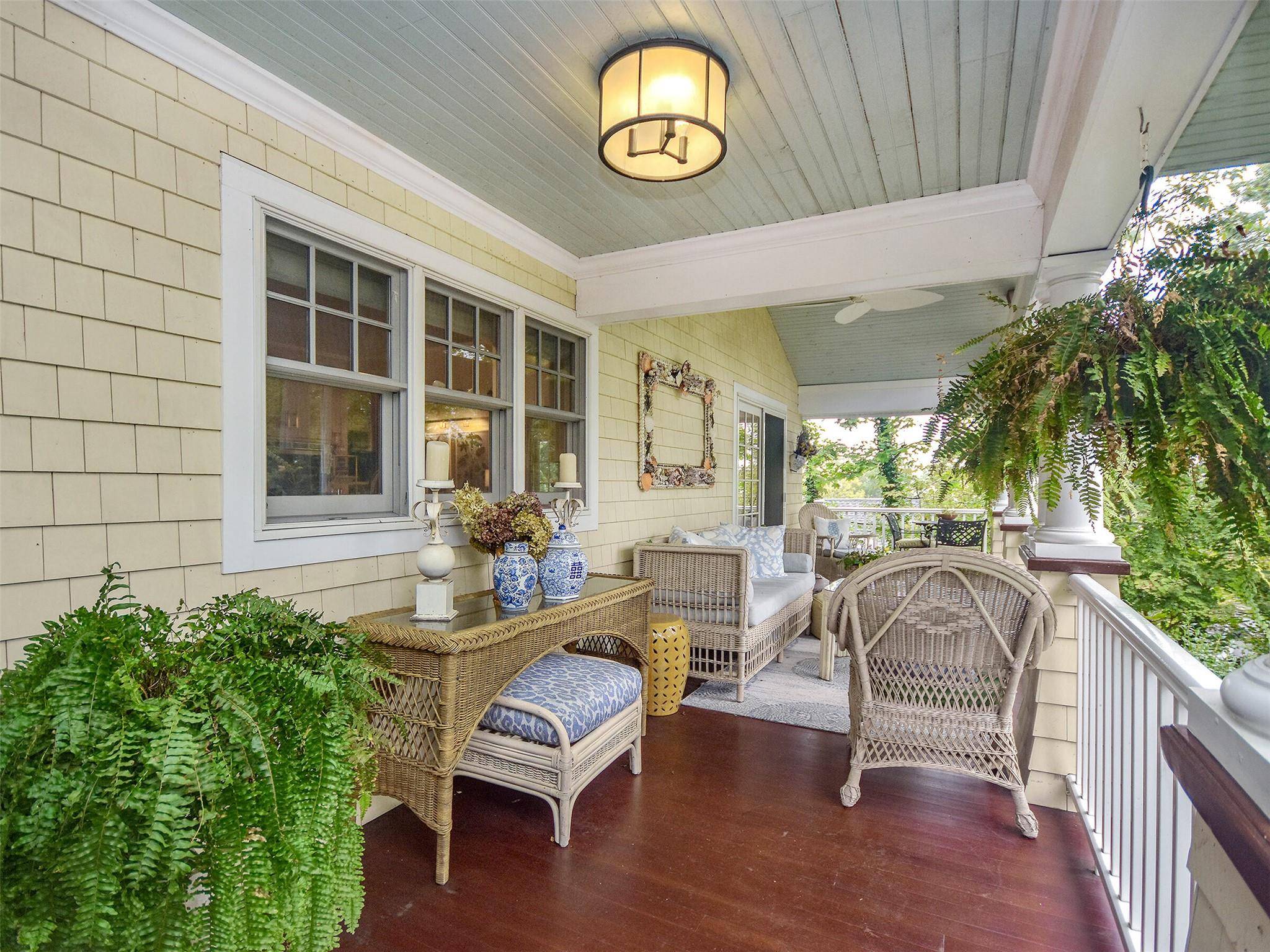 Sea Cliff, NY 11579,6 Winding WAY