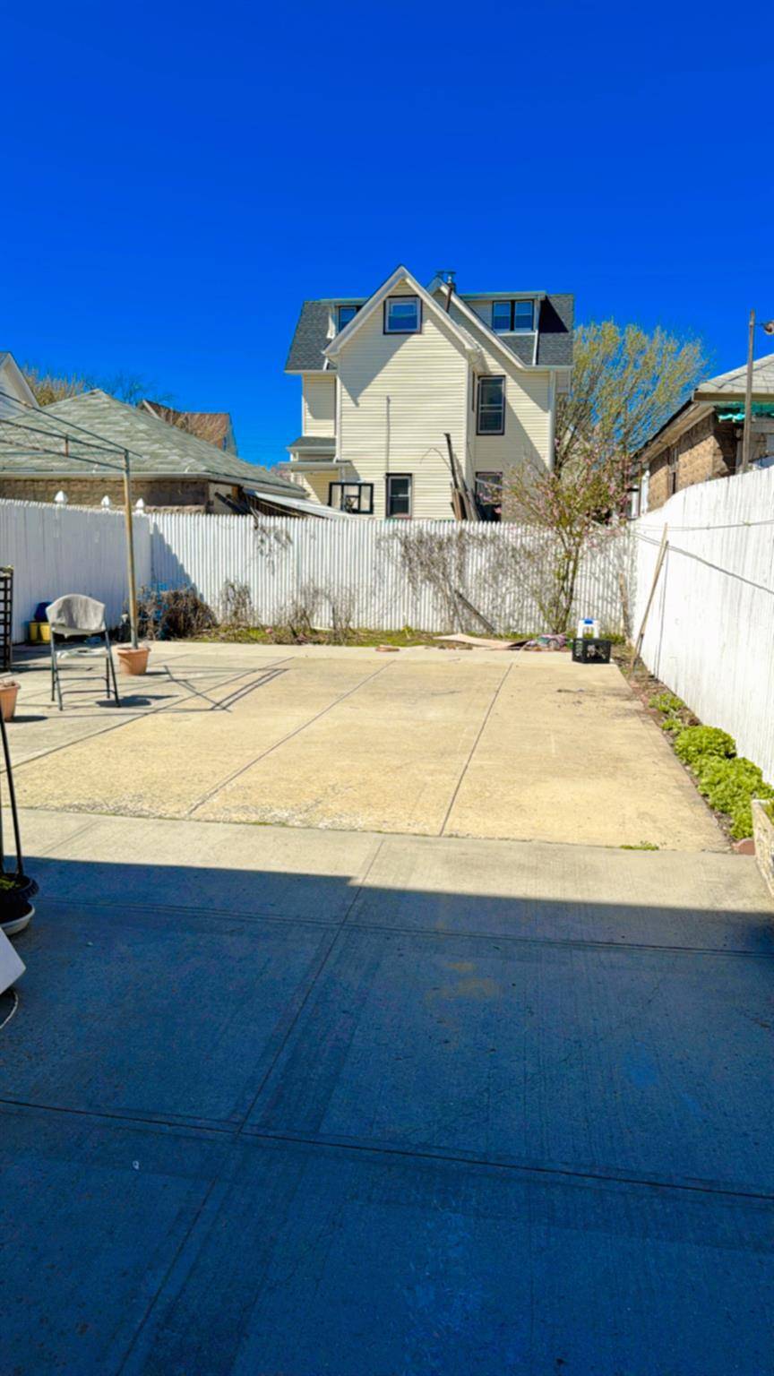 Richmond Hill, NY 11418,10231 90th AVE