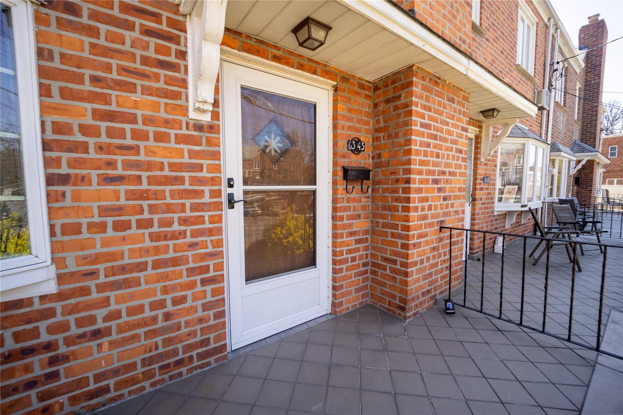Middle Village, NY 11379,6345 72nd ST