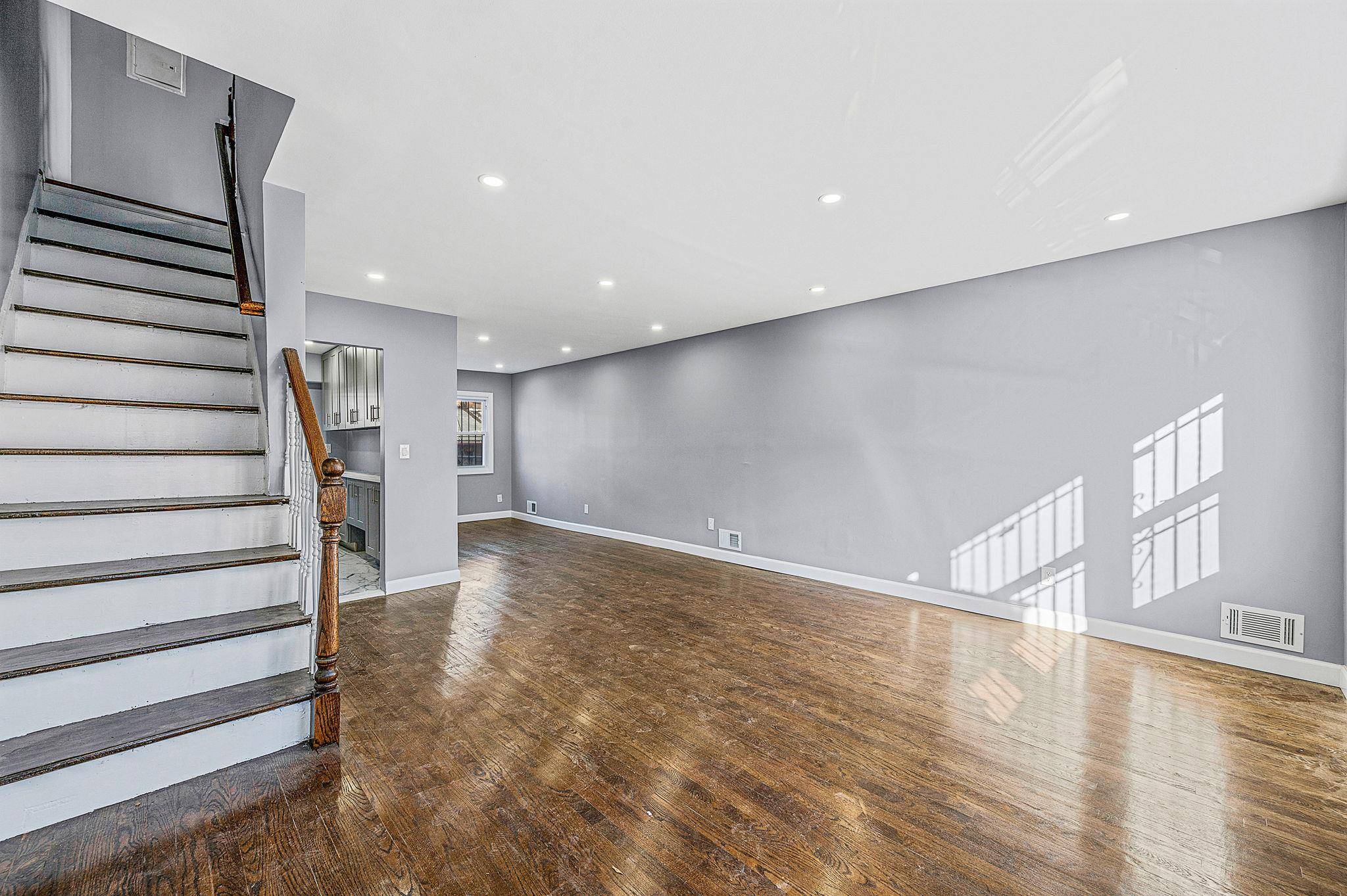 Richmond Hill, NY 11418,87-26 127 ST