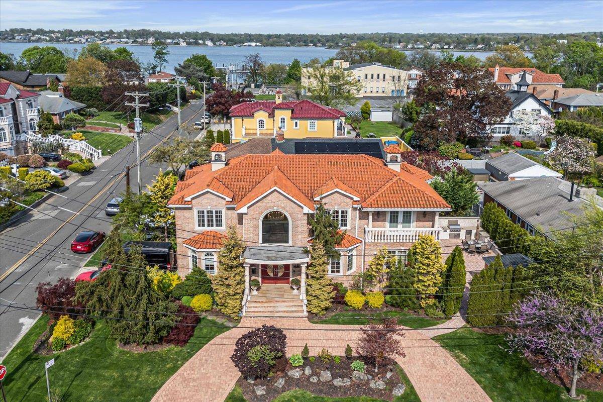 Bayside, NY 11360,28-05 216th ST