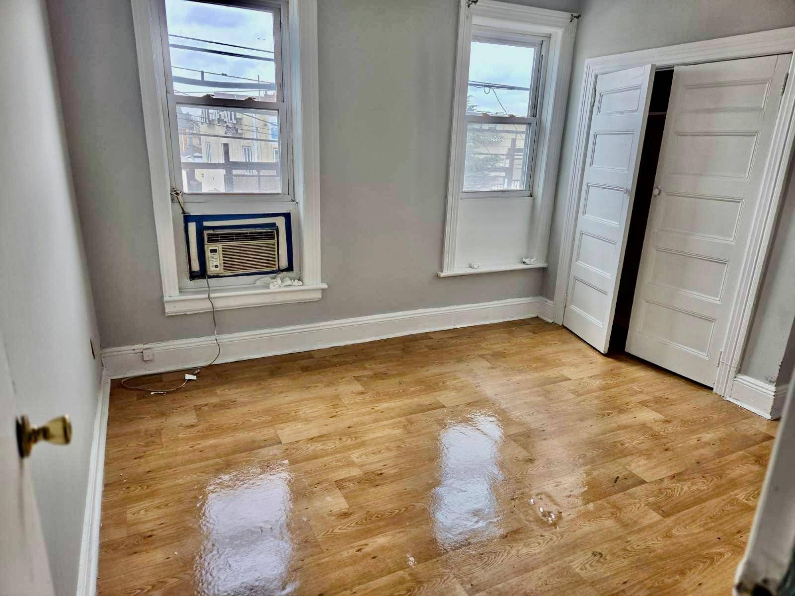 Jamaica, NY 11423,91-15 188th ST