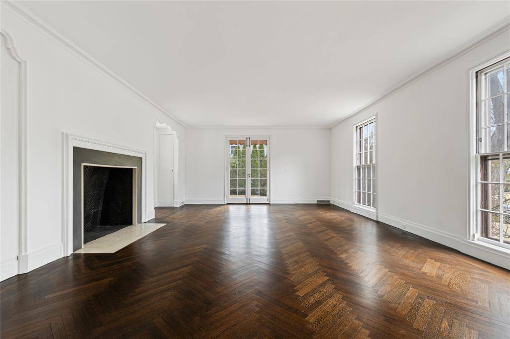 Scarsdale, NY 10583,6 Fox Meadow RD