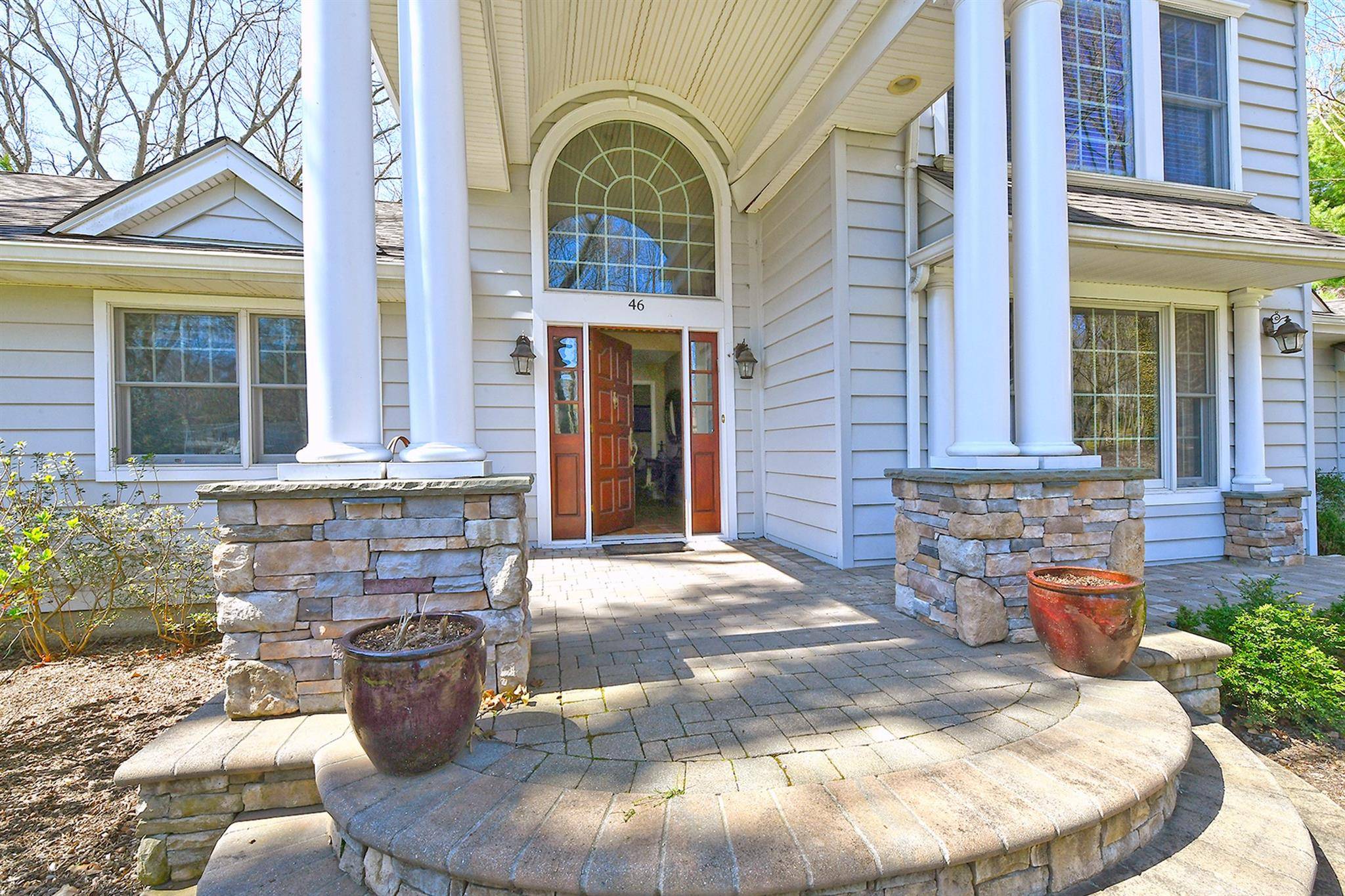 Melville, NY 11747,46 Round Tree DR