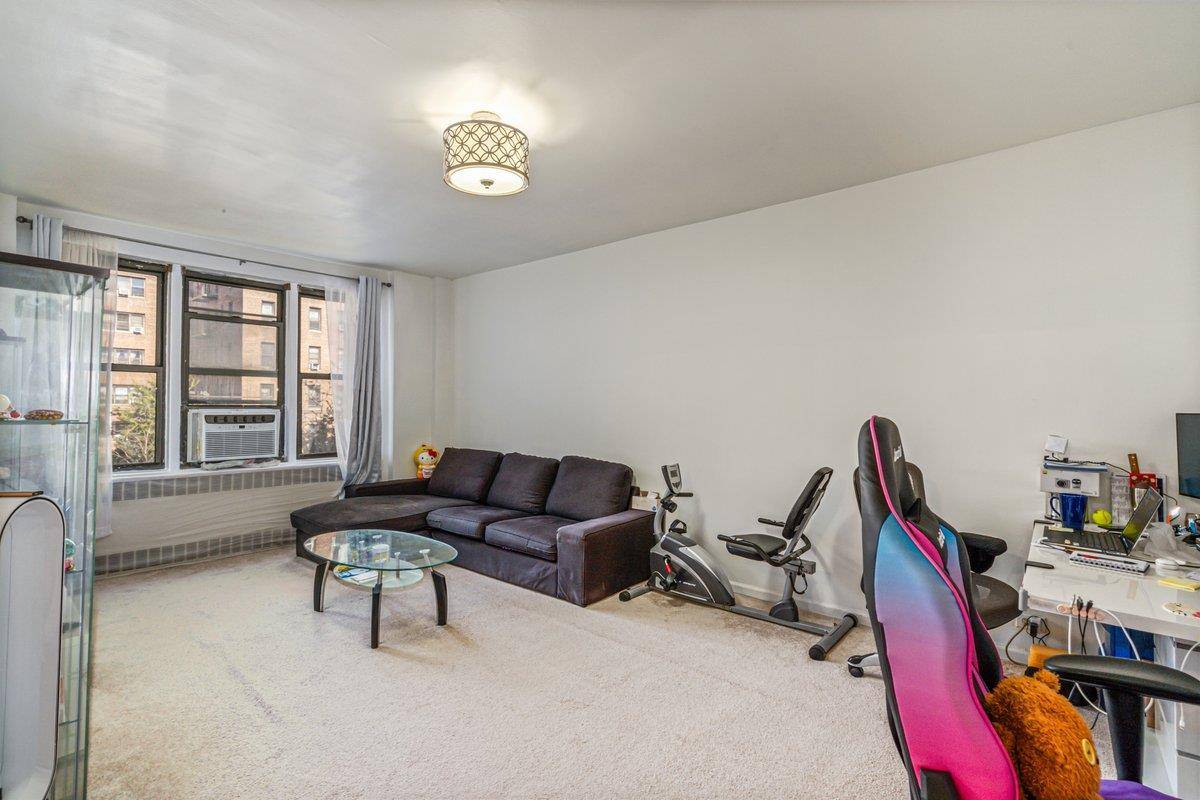 Forest Hills, NY 11375,67-40 Yellowstone BLVD #3B