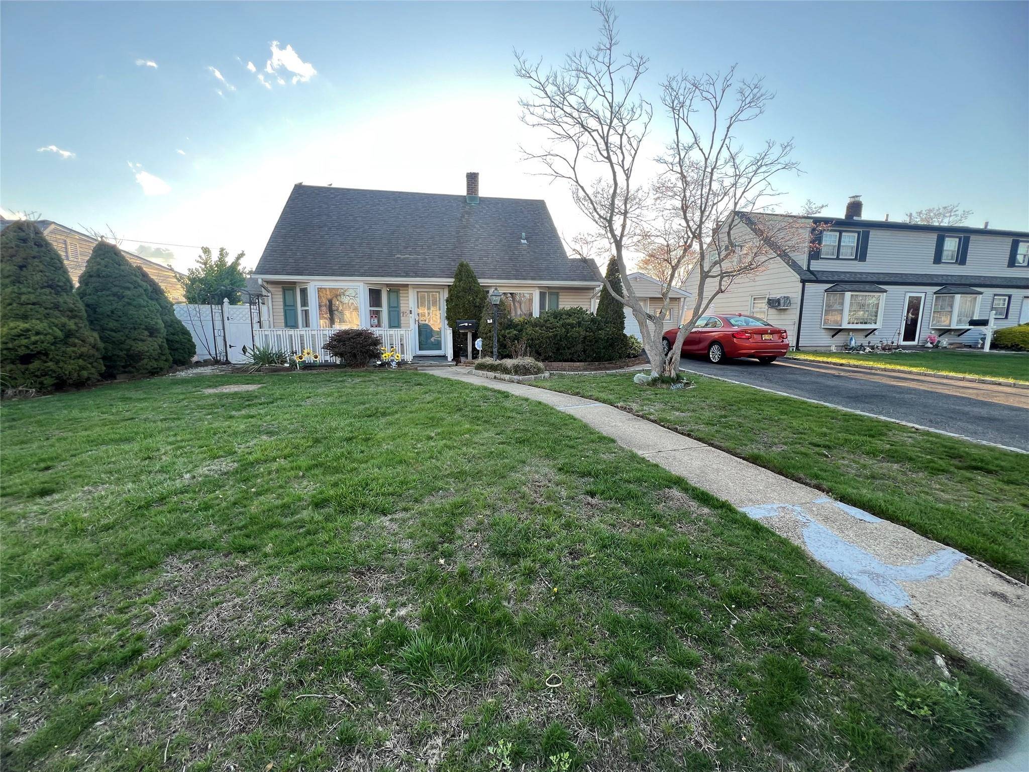 Levittown, NY 11756,70 Ridge LN