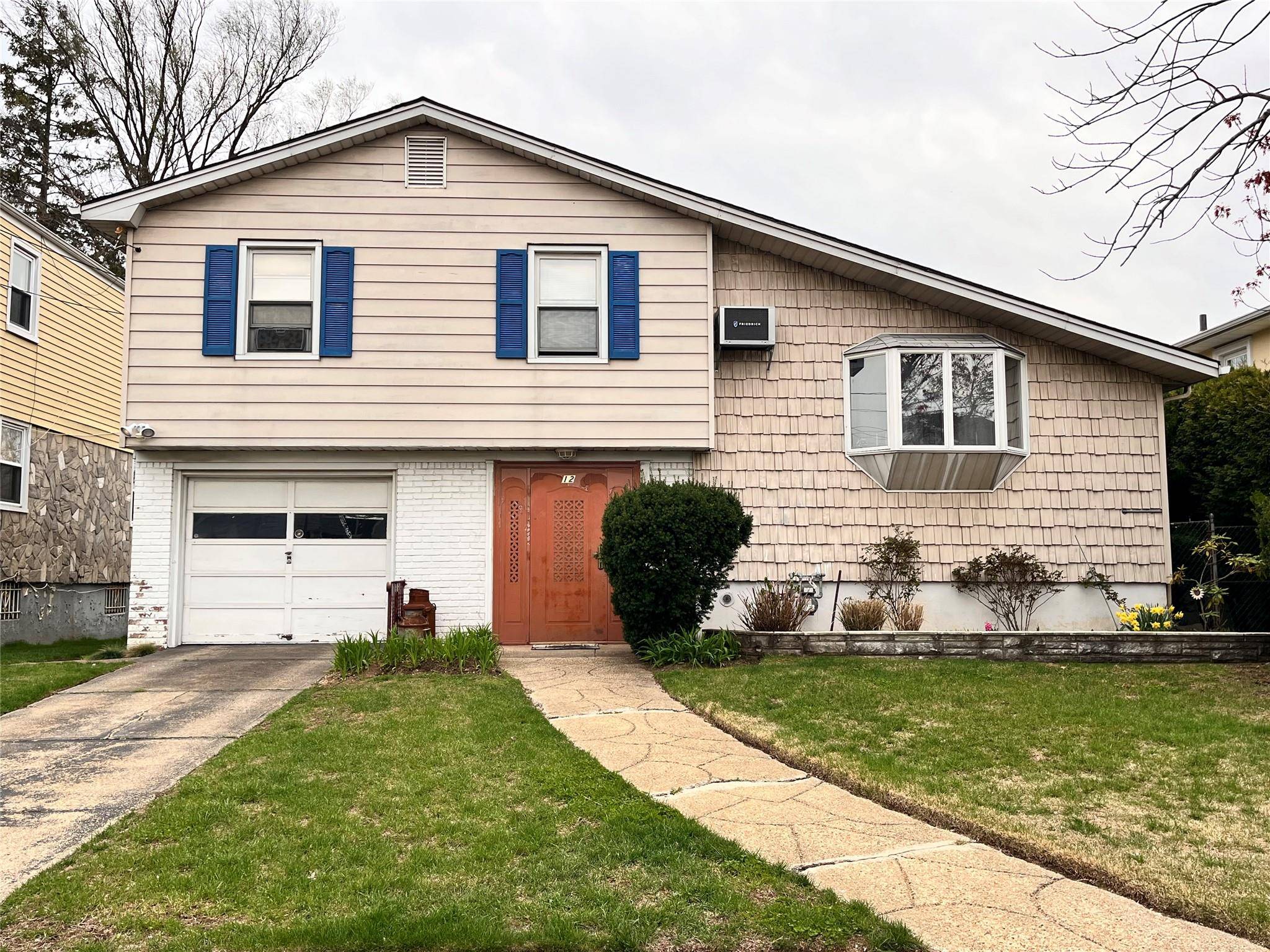 Valley Stream, NY 11580,12 Wallace CT