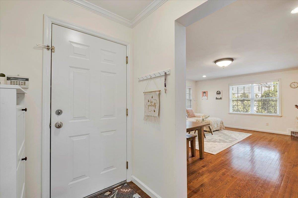 Scarsdale, NY 10583,119 Montgomery AVE #B