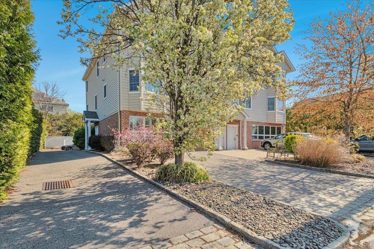Scarsdale, NY 10583,119 Montgomery AVE #B