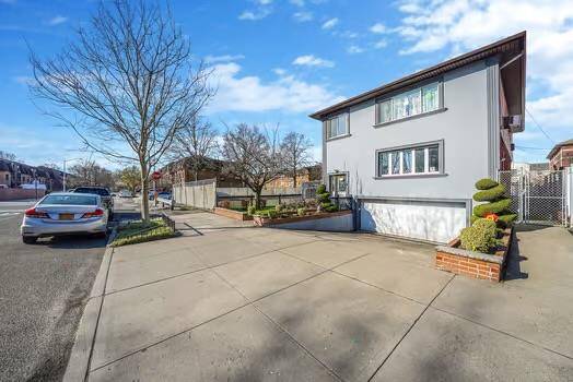 Howard Beach, NY 11414,15552 79th ST