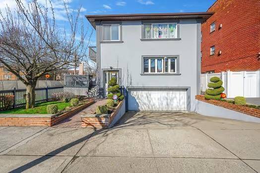 Howard Beach, NY 11414,15552 79th ST