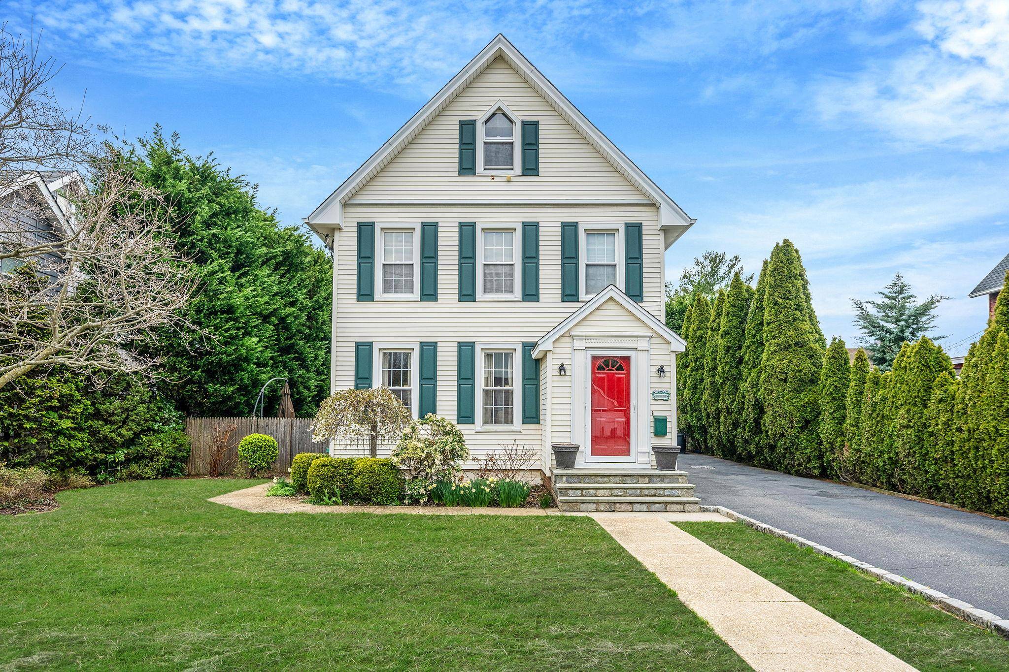 Woodmere, NY 11598,83 Carman AVE