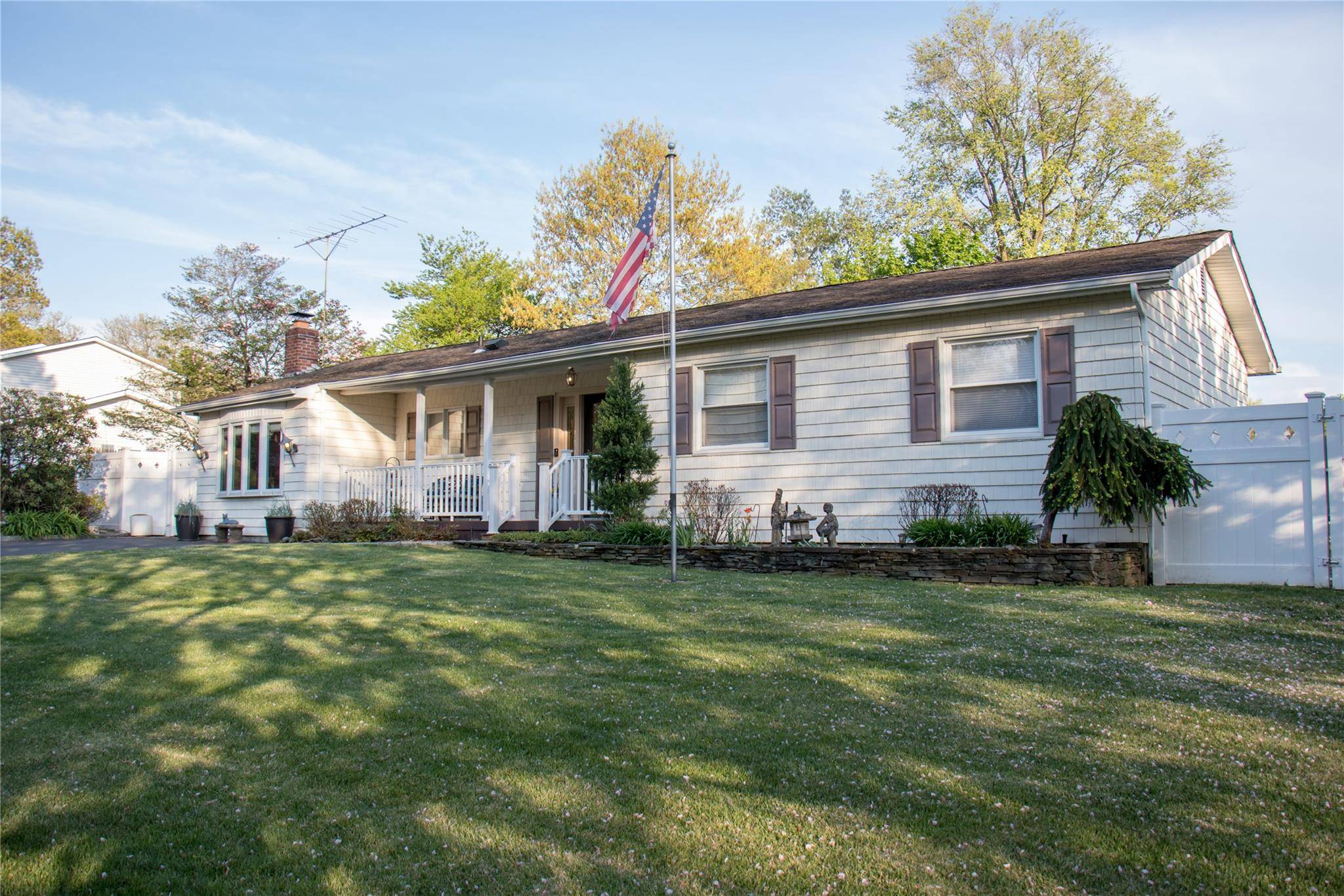 Shoreham, NY 11786,24 Akron PL