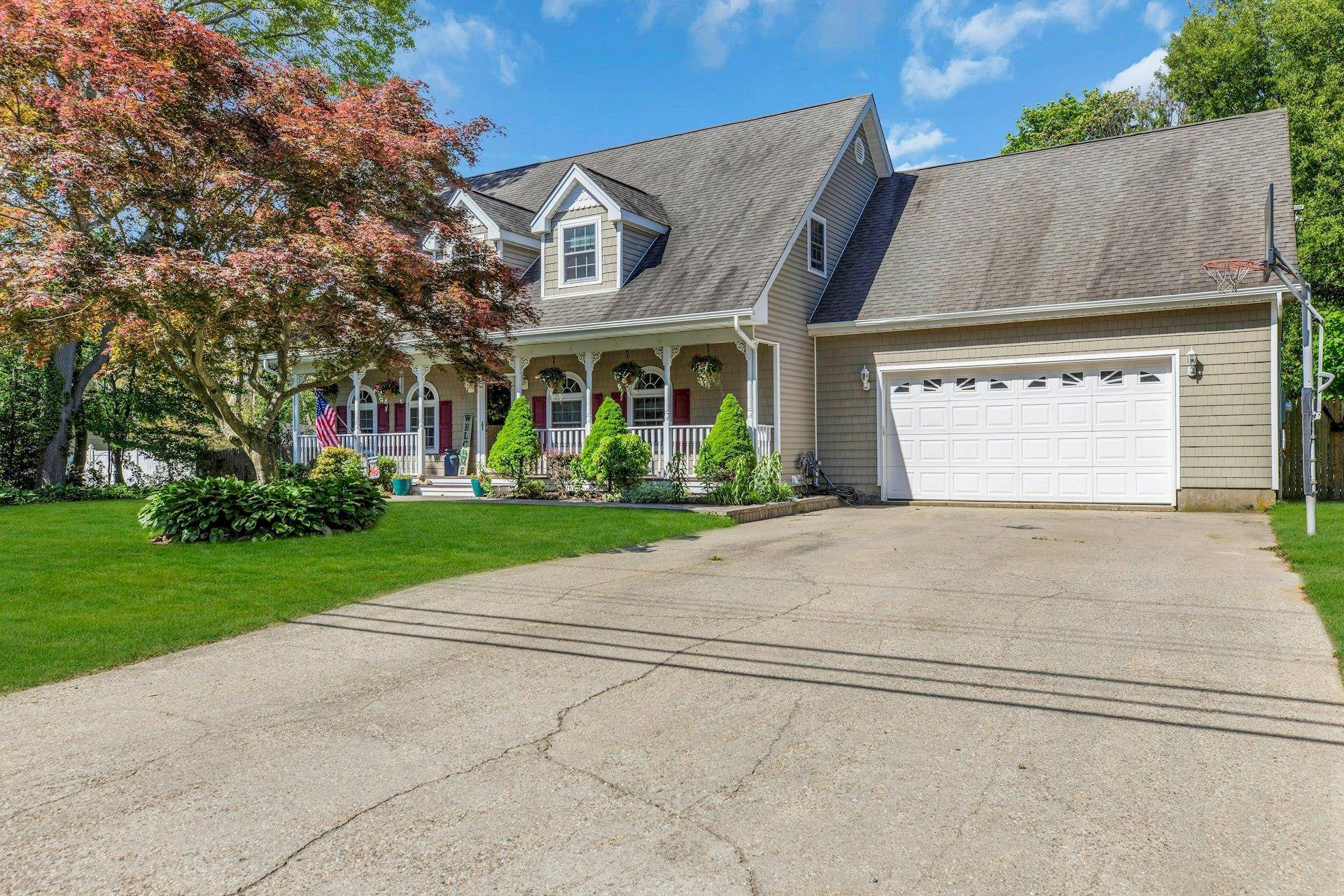 Sayville, NY 11782,614 Spruce AVE