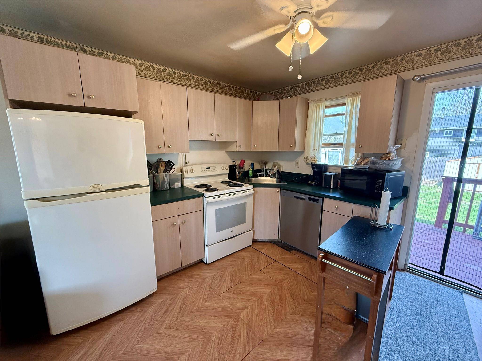 Wheatley Heights, NY 11798,13 Hilltop LN