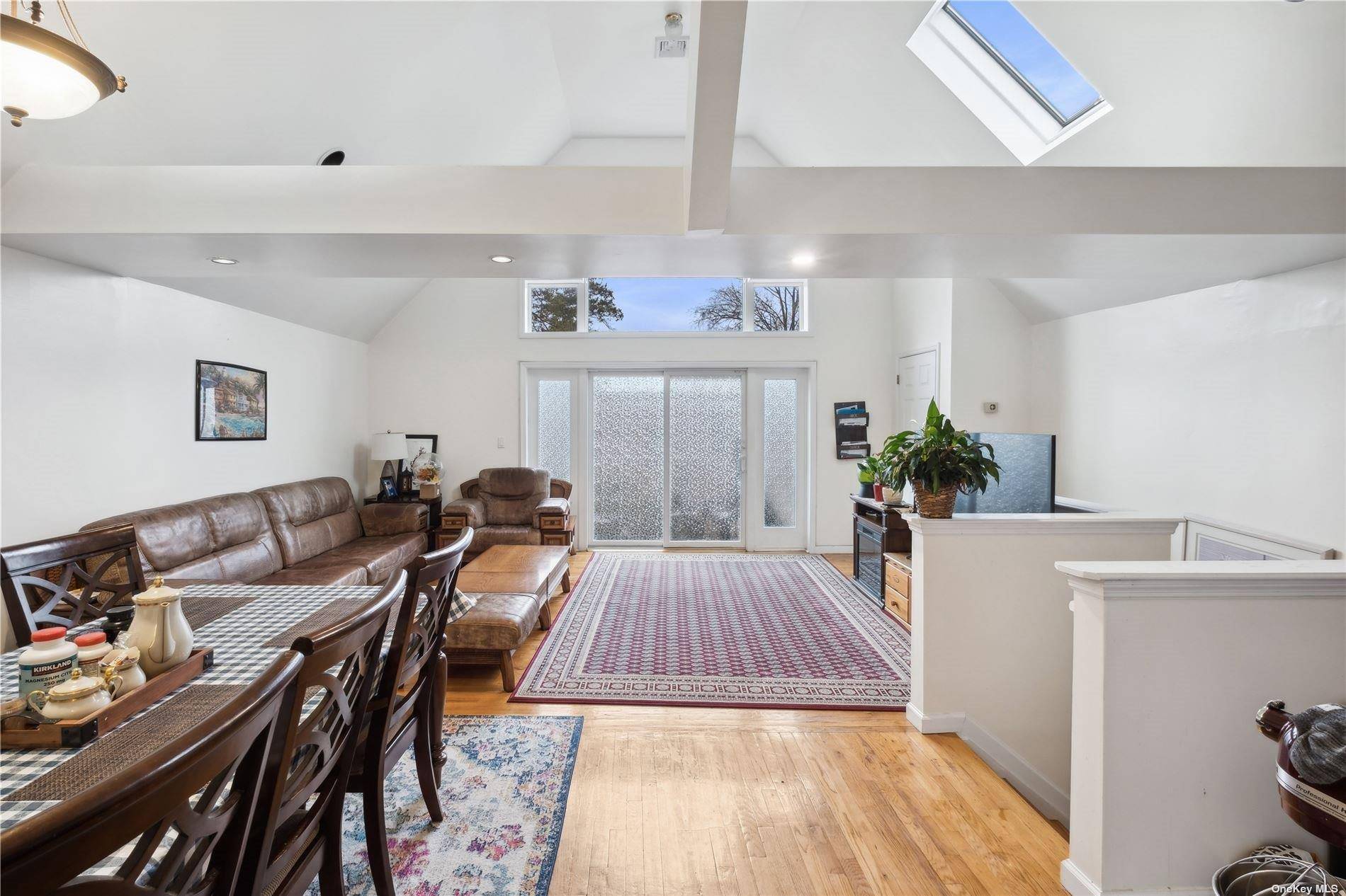 Little Neck, NY 11363,25016 41st RD