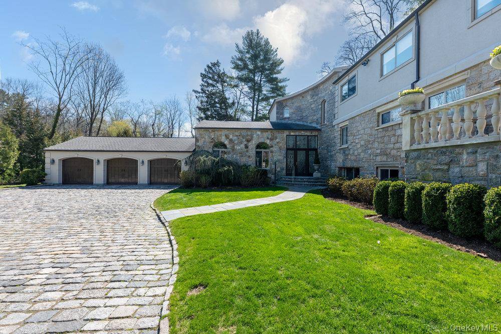 Scarsdale, NY 10583,16 High Point LN