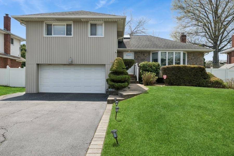 Syosset, NY 11791,15 Mesa RD