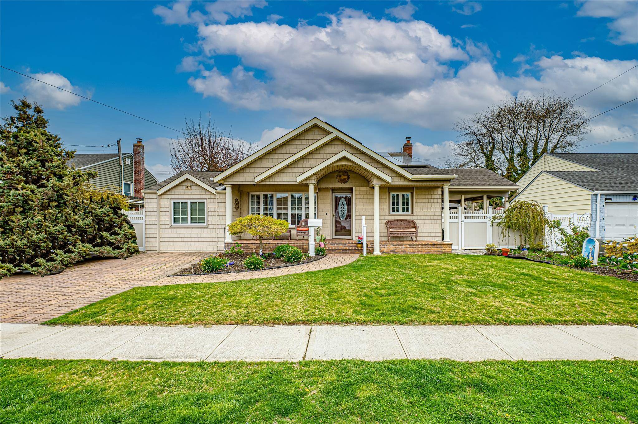 Massapequa Park, NY 11762,225 Philadelphia AVE