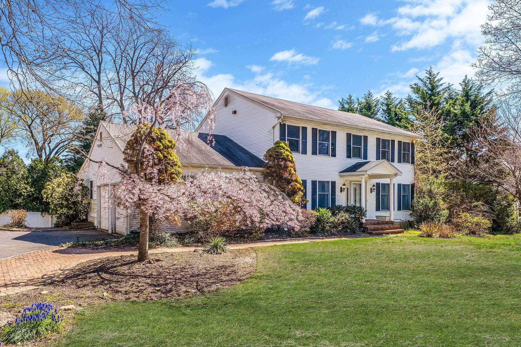 Huntington, NY 11743,7 Wyona CT