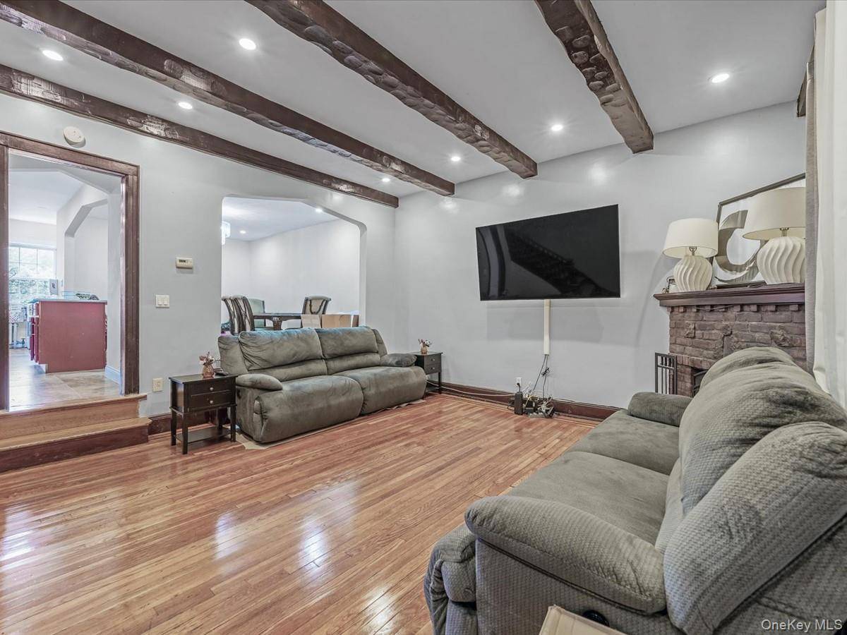 Jamaica, NY 11433,17209 Sayres AVE