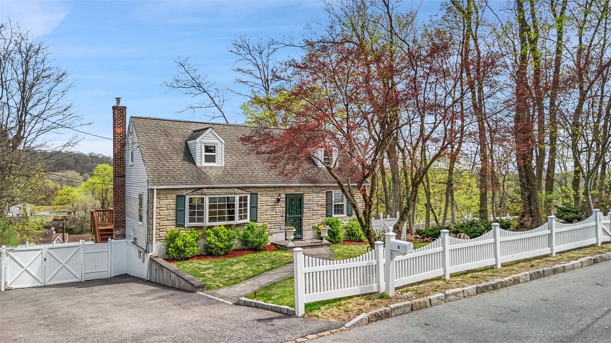 White Plains, NY 10603,4 Perry AVE